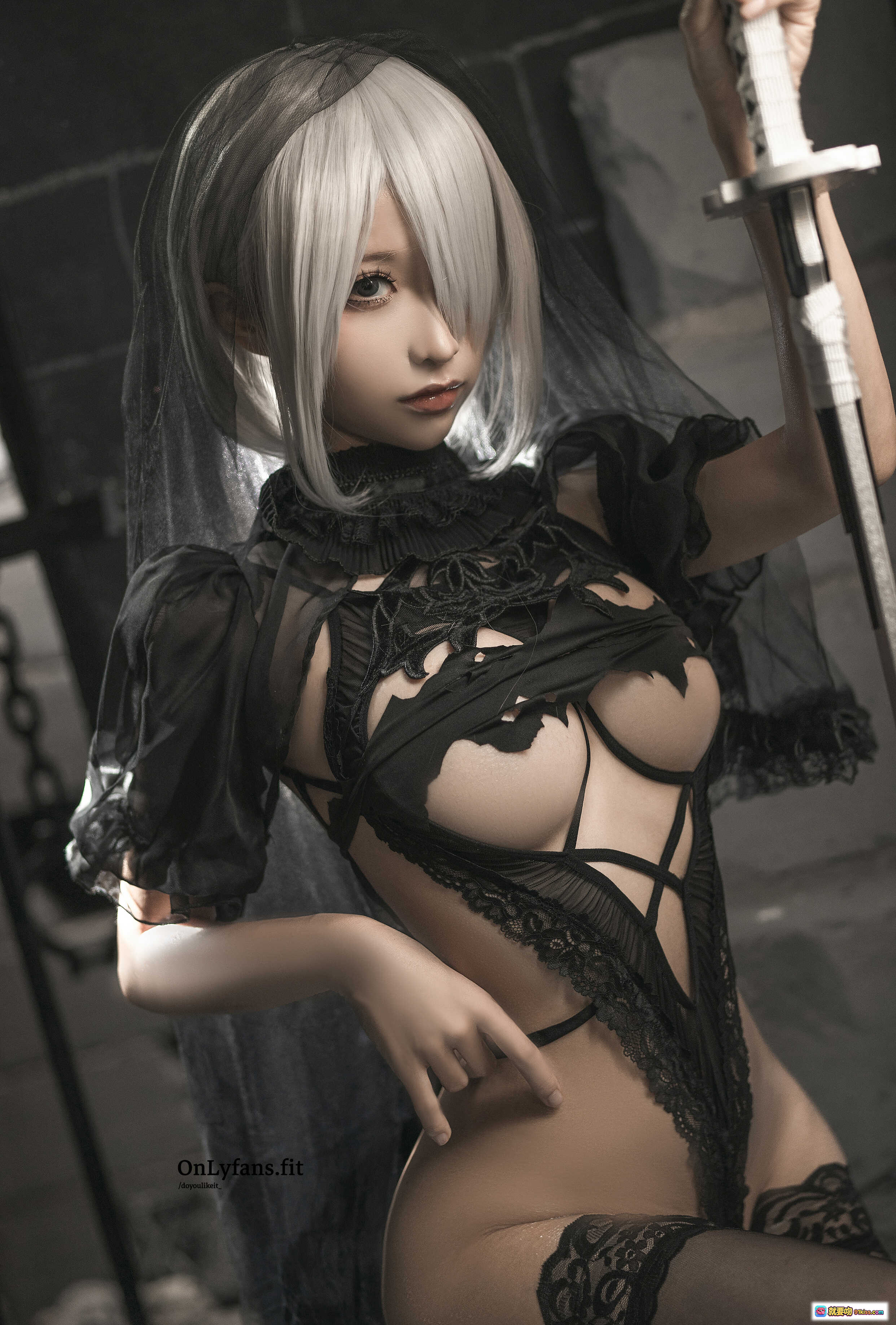 图片[4] - 蠢沫沫NO.147 2B黑婚纱写真35P 美女Cosplay性感蕾丝婚纱暗黑风监狱场景高清图集 - 就要吻