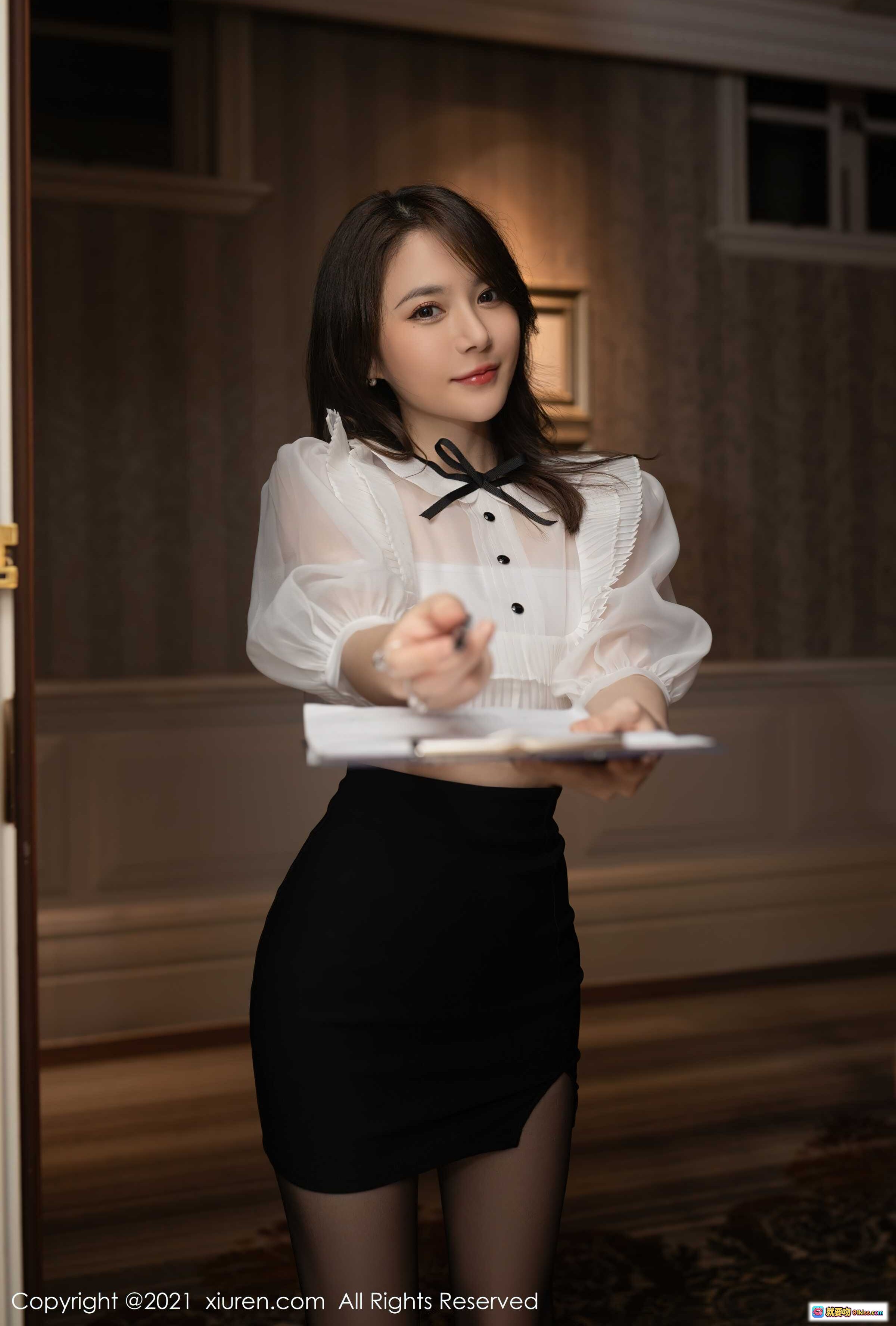 图片[8] - 鱼子酱优雅走廊自拍｜白色荷叶边短上衣+黑色包臀裙+黑丝高跟｜XIUREN秀人网2021.11.19 No.4241 - 就要吻