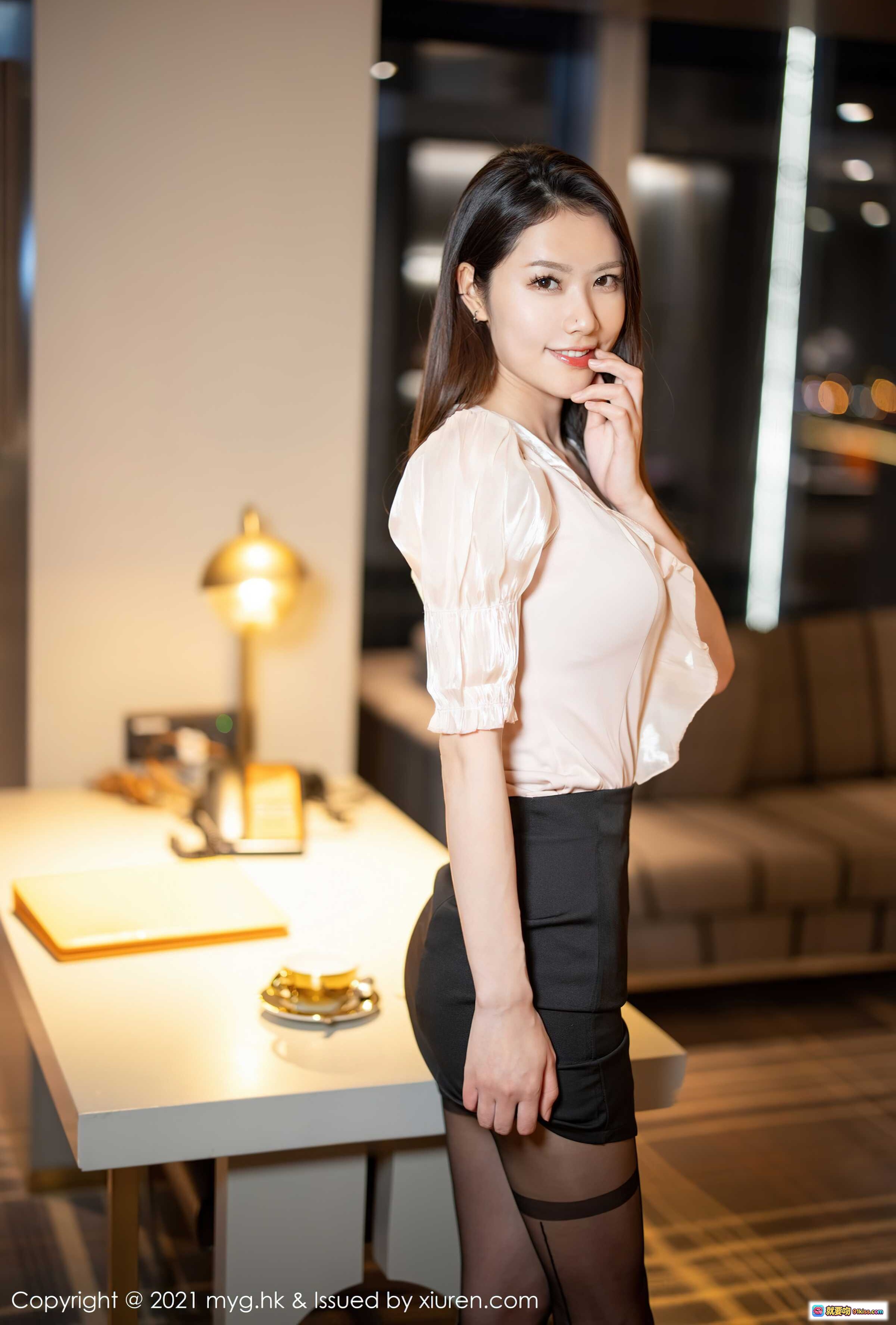 图片[4] - 方子萱优雅职场风写真 | 黑丝美腿高跟鞋 | 2021MyGirl美媛馆Vol.599高清图集 - 就要吻