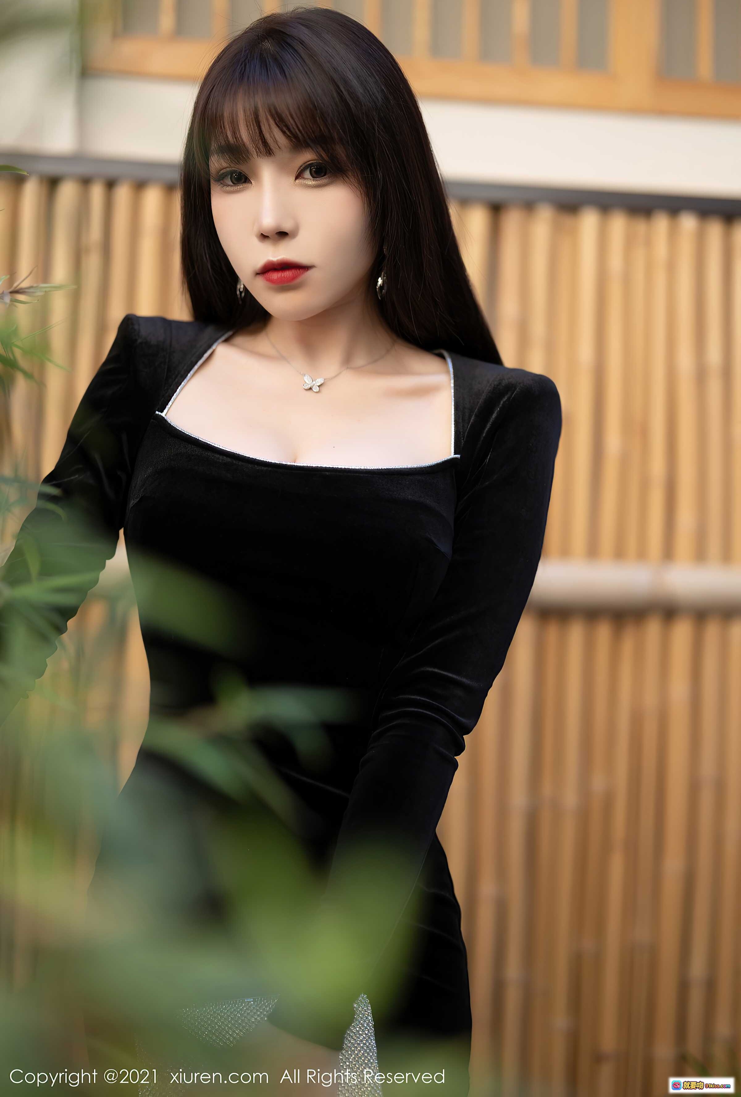 图片[6] - 芝芝Booty黑丝御姐写真｜XiuRen秀人网2021.12.09 NO.4322｜露背长裙+网纱开衩+优雅侧颜 - 就要吻