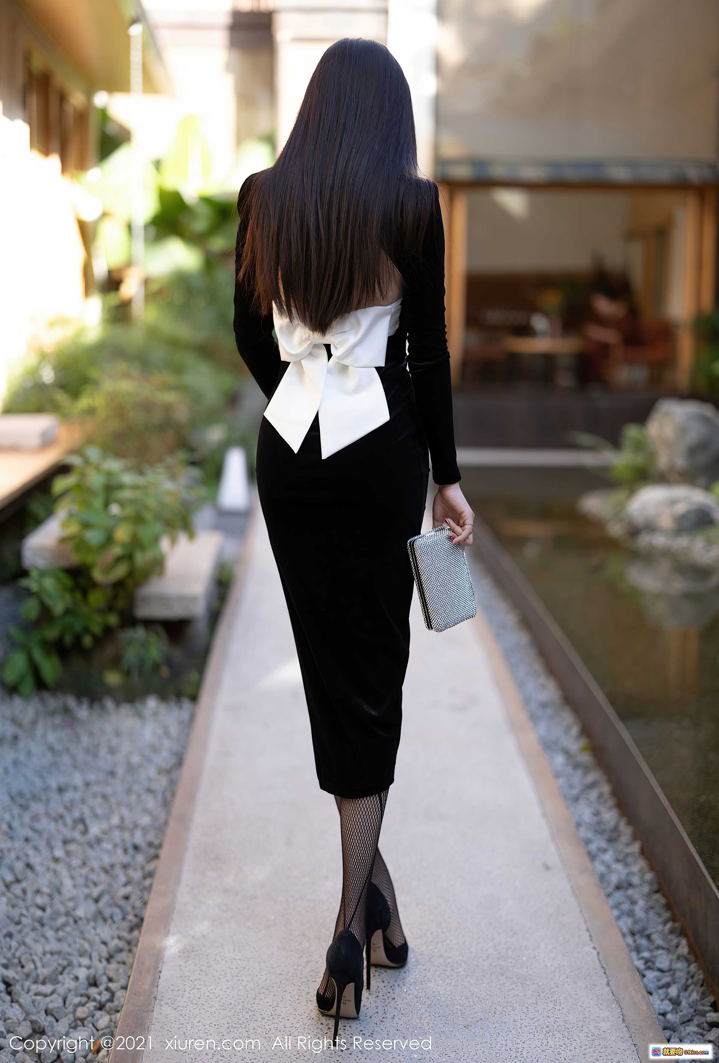 图片[4] - 芝芝Booty黑丝御姐写真｜XiuRen秀人网2021.12.09 NO.4322｜露背长裙+网纱开衩+优雅侧颜 - 就要吻