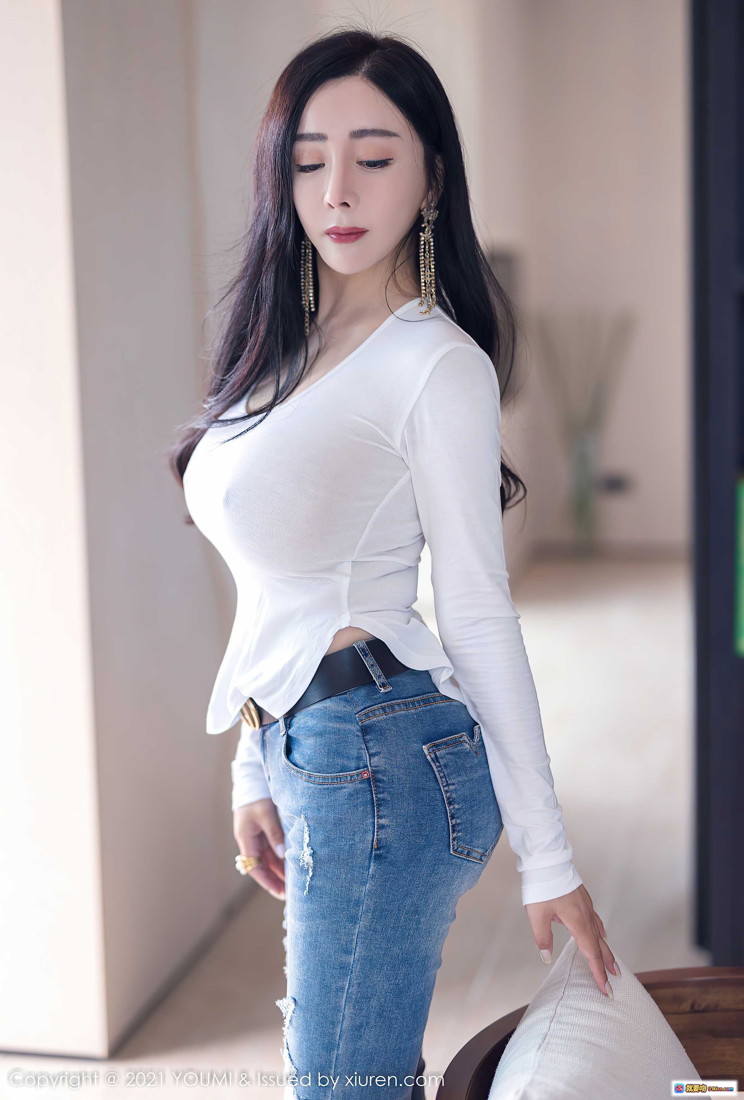 图片[5] - YouMi尤蜜荟2021.12.03 VOL.726 允爾御姐风性感写真 白色紧身长袖+破洞牛仔裤 长发红唇气质美女室内私房照 - 就要吻