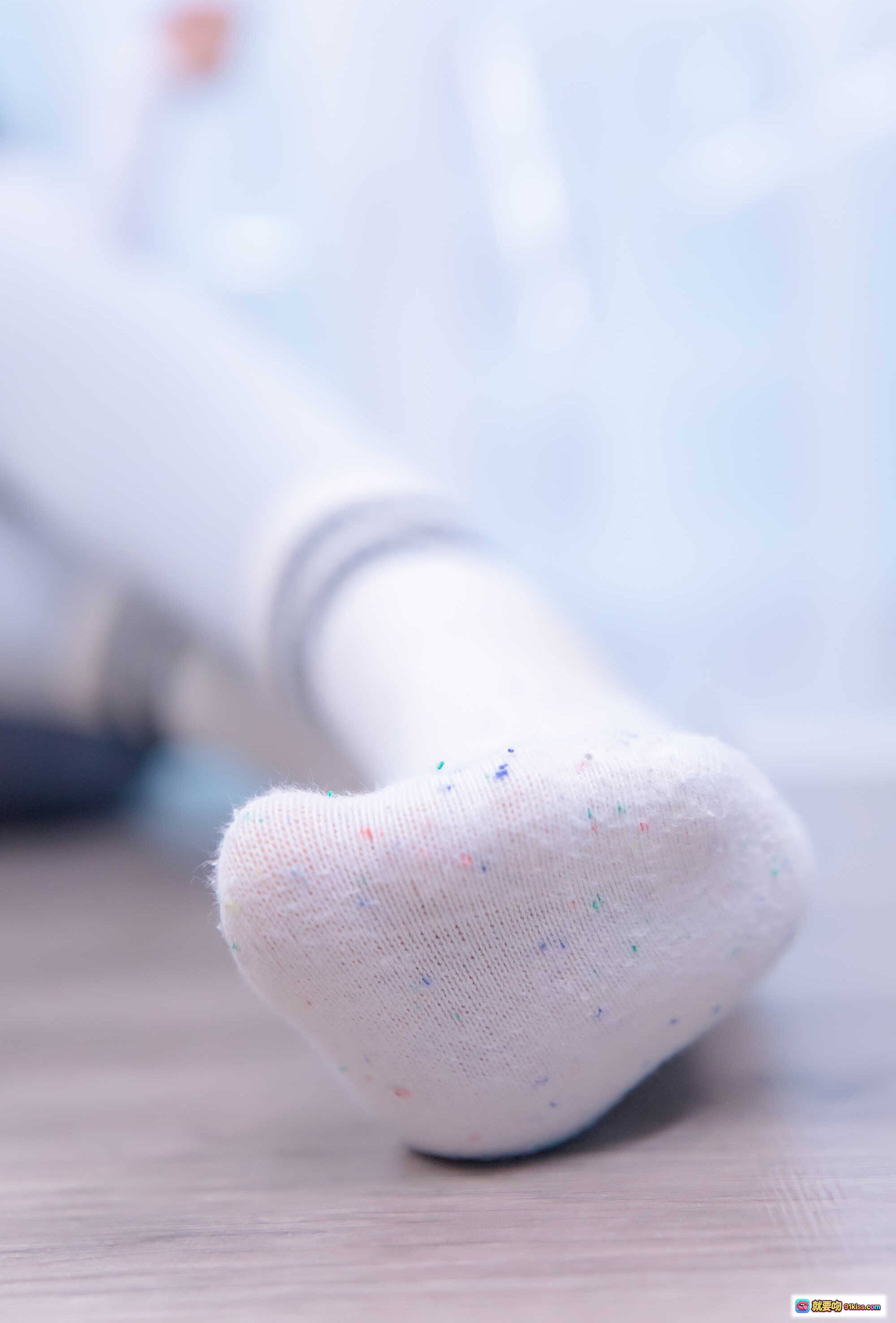 图片[2] - 神楽坂真冬瑜伽少女写真NO.087 白色长袖短上衣+灰色紧身裤 跪姿伸展动作 清新居家风 75P高清图集 - 就要吻