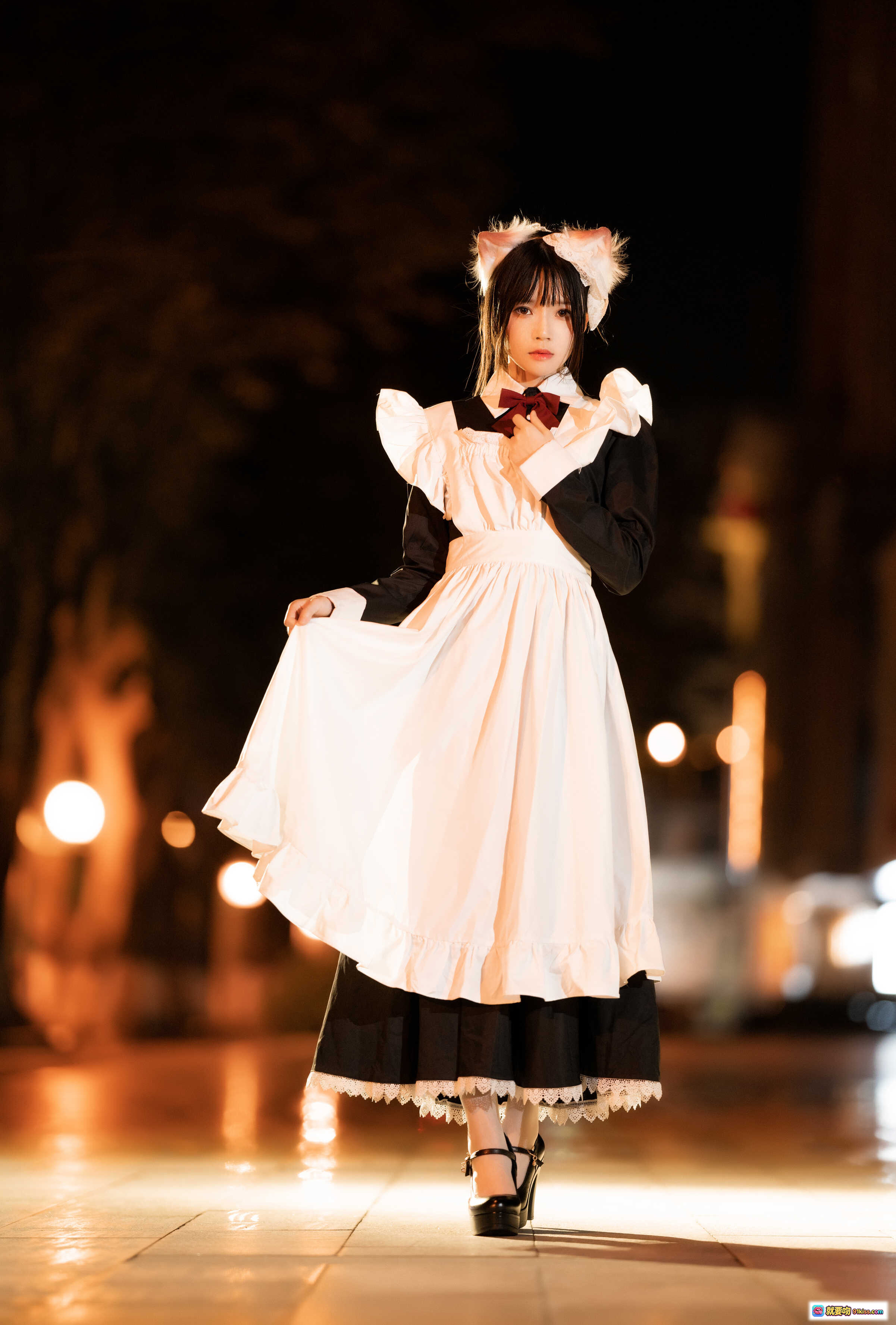 图片[2] - 桜桃喵110长裙妹抖夜景写真｜猫耳女仆装甜美可爱｜暖光逆光氛围感美图 - 就要吻