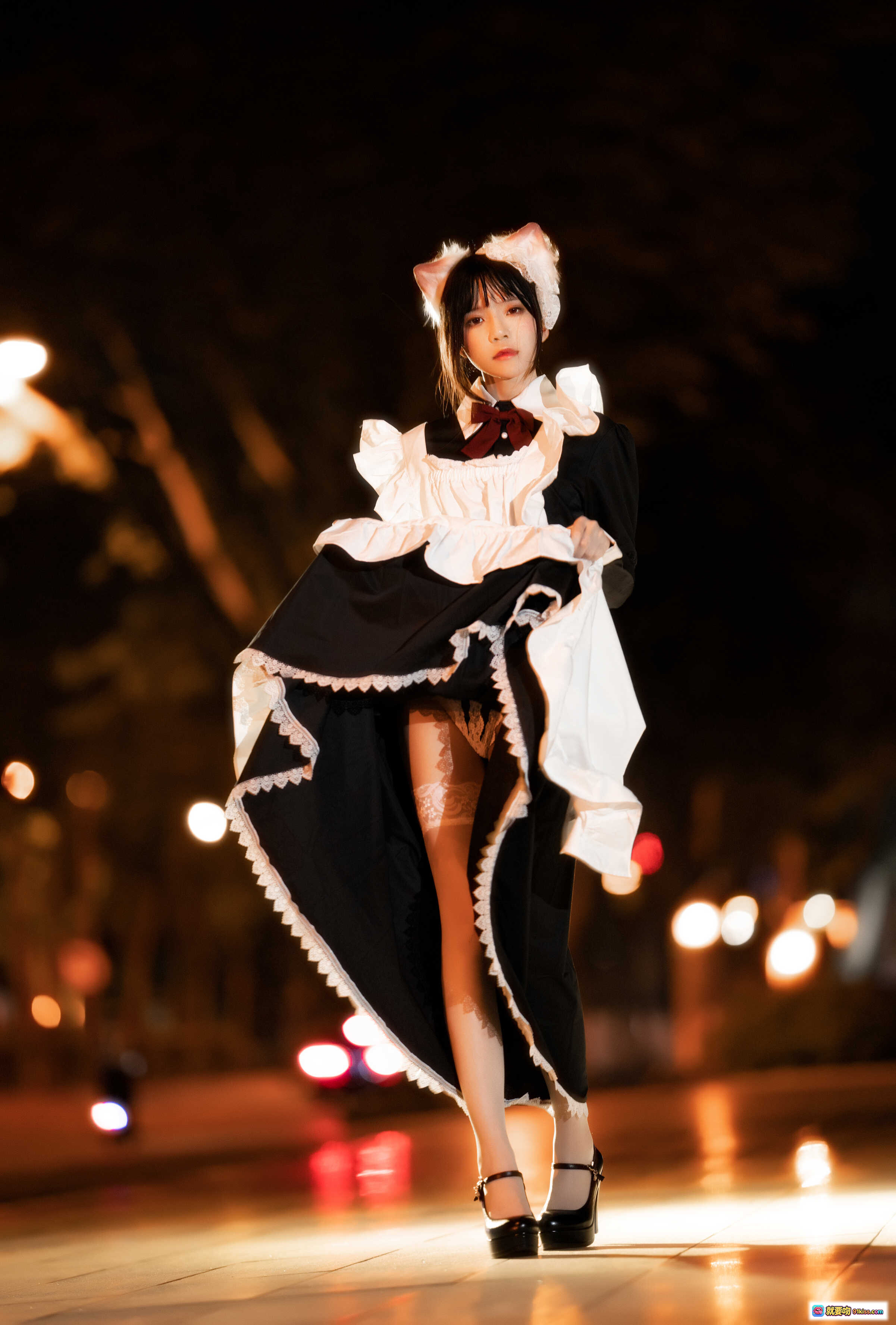 图片[3] - 桜桃喵110长裙妹抖夜景写真｜猫耳女仆装甜美可爱｜暖光逆光氛围感美图 - 就要吻
