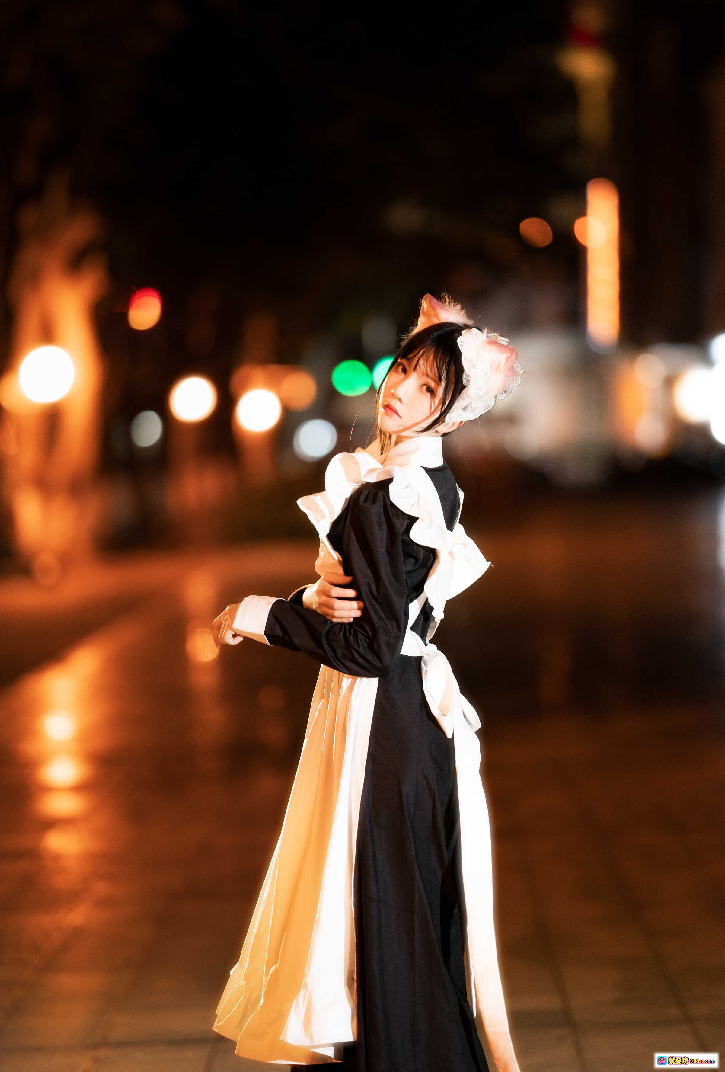 图片[10] - 桜桃喵110长裙妹抖夜景写真｜猫耳女仆装甜美可爱｜暖光逆光氛围感美图 - 就要吻