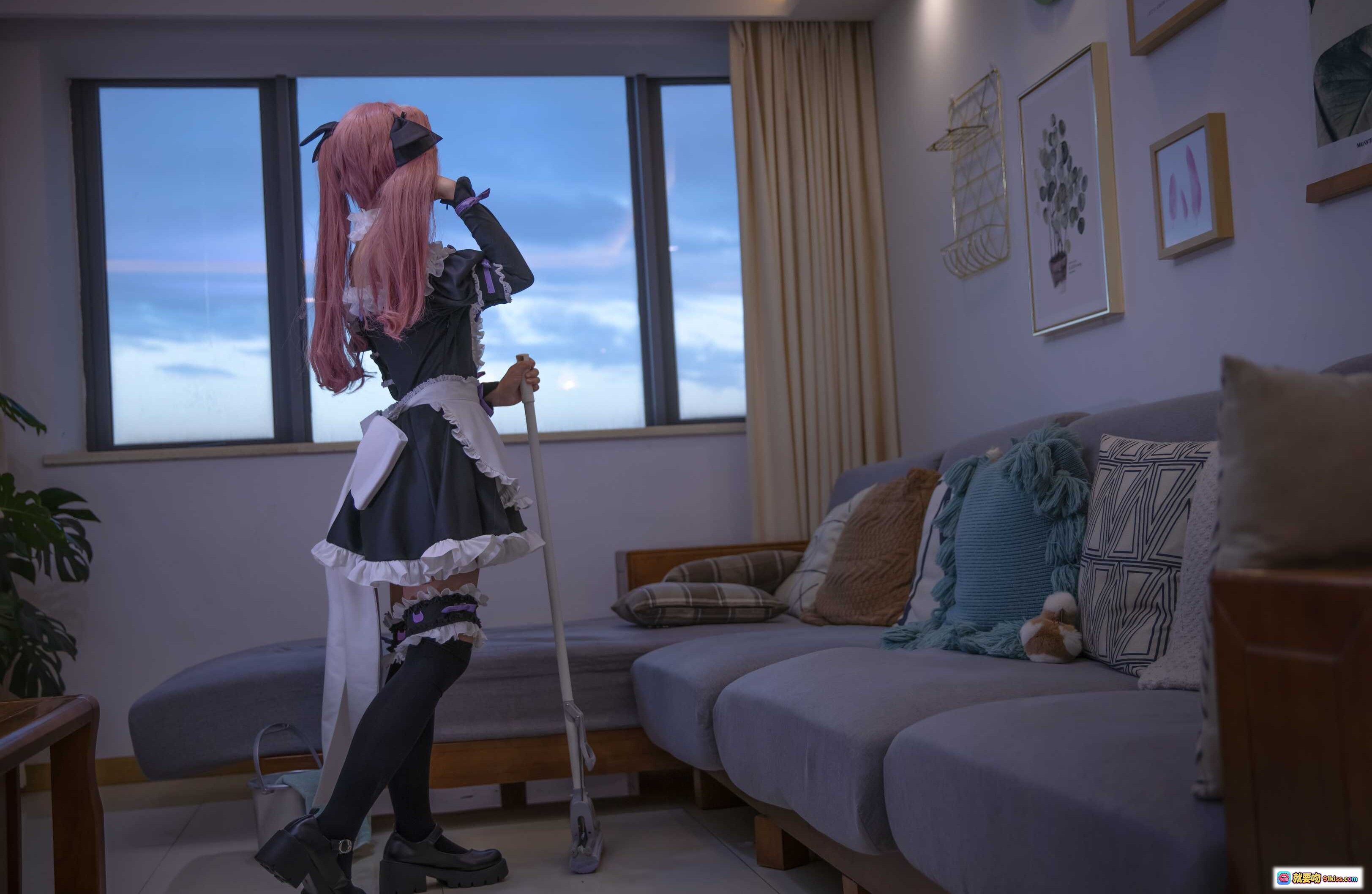 图片[3] - G44不会受伤 NO.045 blade女仆 cosplay 粉发紫饰黑丝美腿沙发写真 27P高清图集 - 就要吻