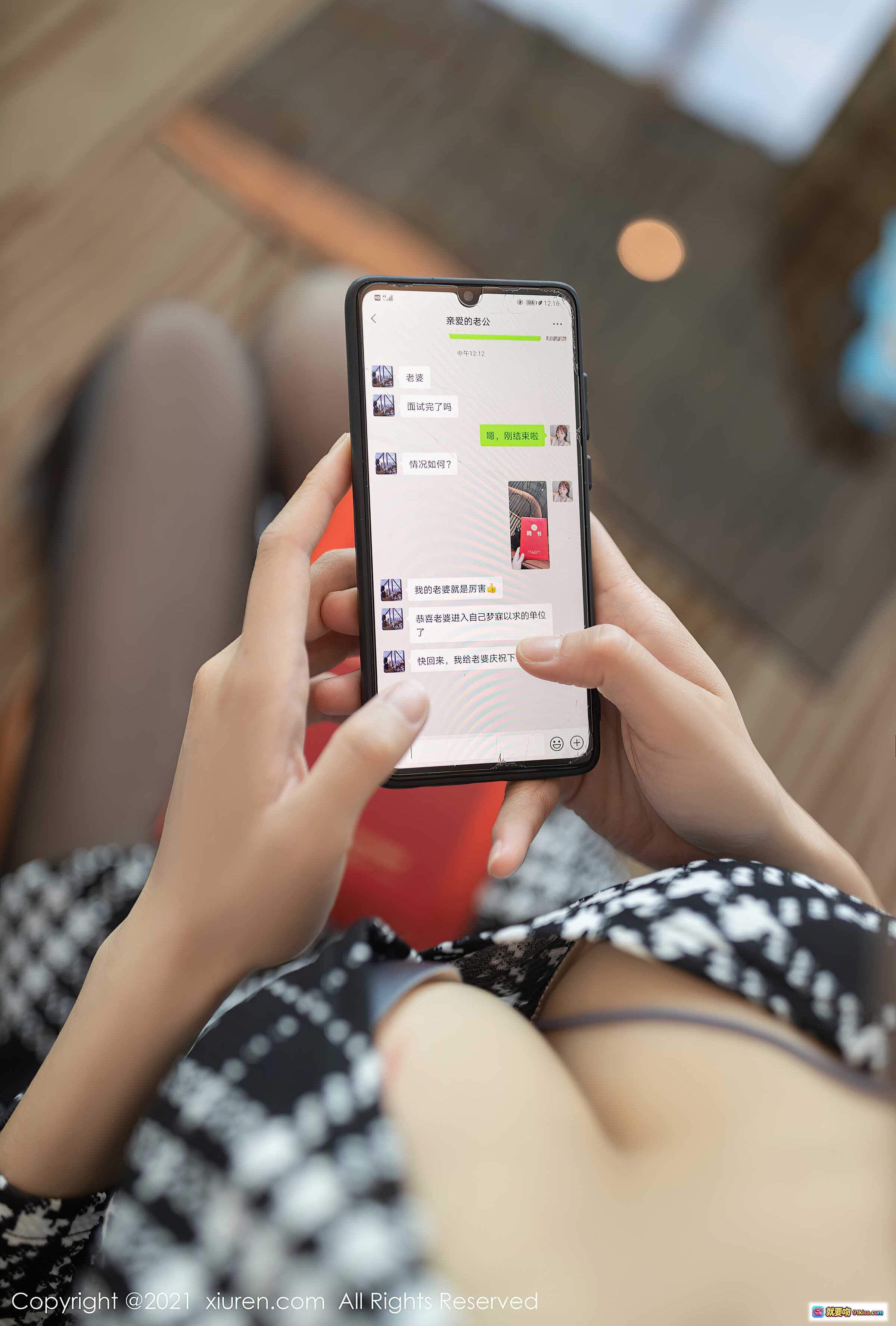 图片[9] - 陆萱萱黑丝御姐写真 | XiuRen秀人网2021.12.02 NO.4292 | 格纹连衣裙+红色手包+高跟鞋优雅造型 - 就要吻