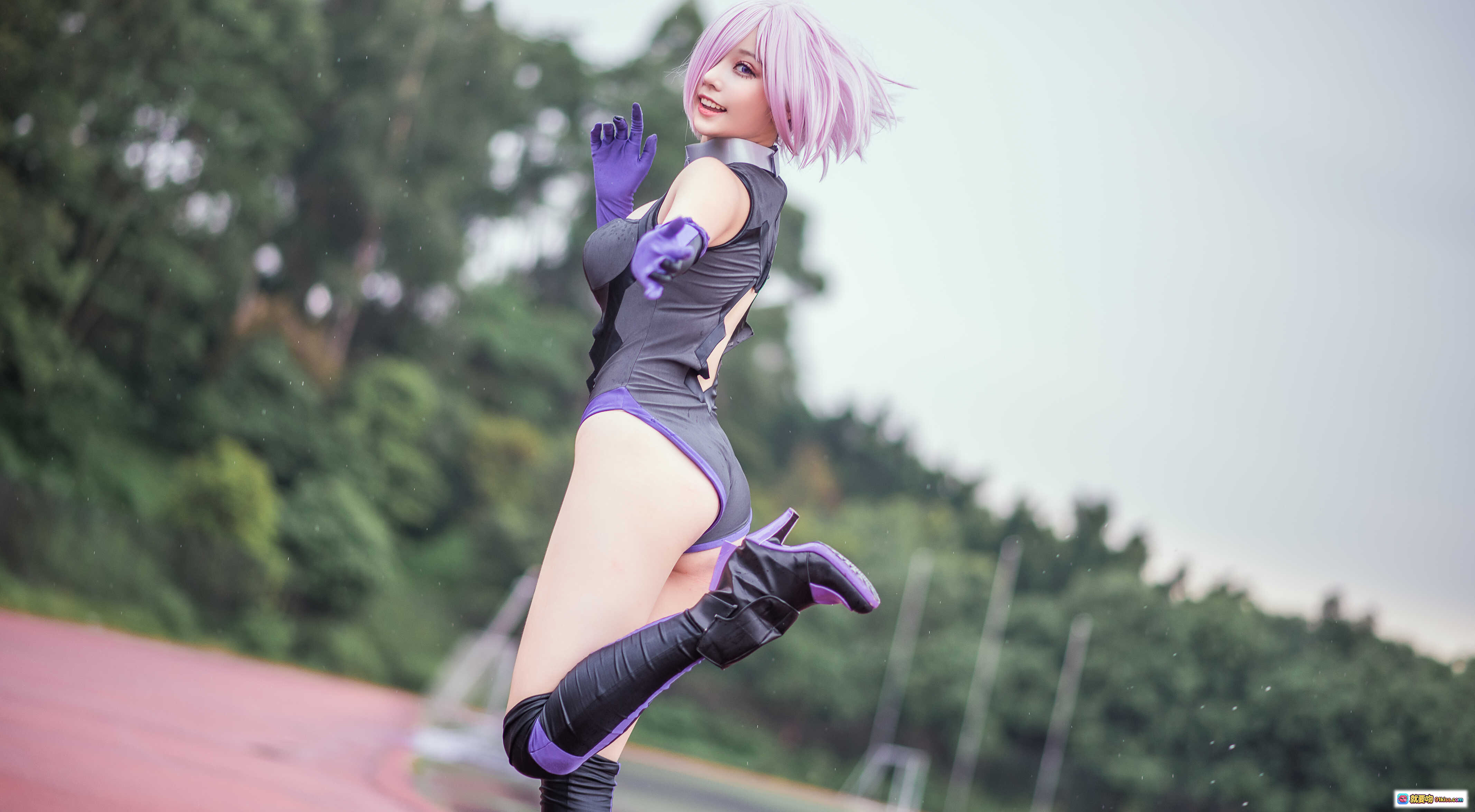 图片[1] - 菌烨tako NO.007 玛修个人训练 cosplay 紫发少女 户外运动场 动感跳跃 黑紫紧身战衣 长靴手套 17P高清图集 - 就要吻