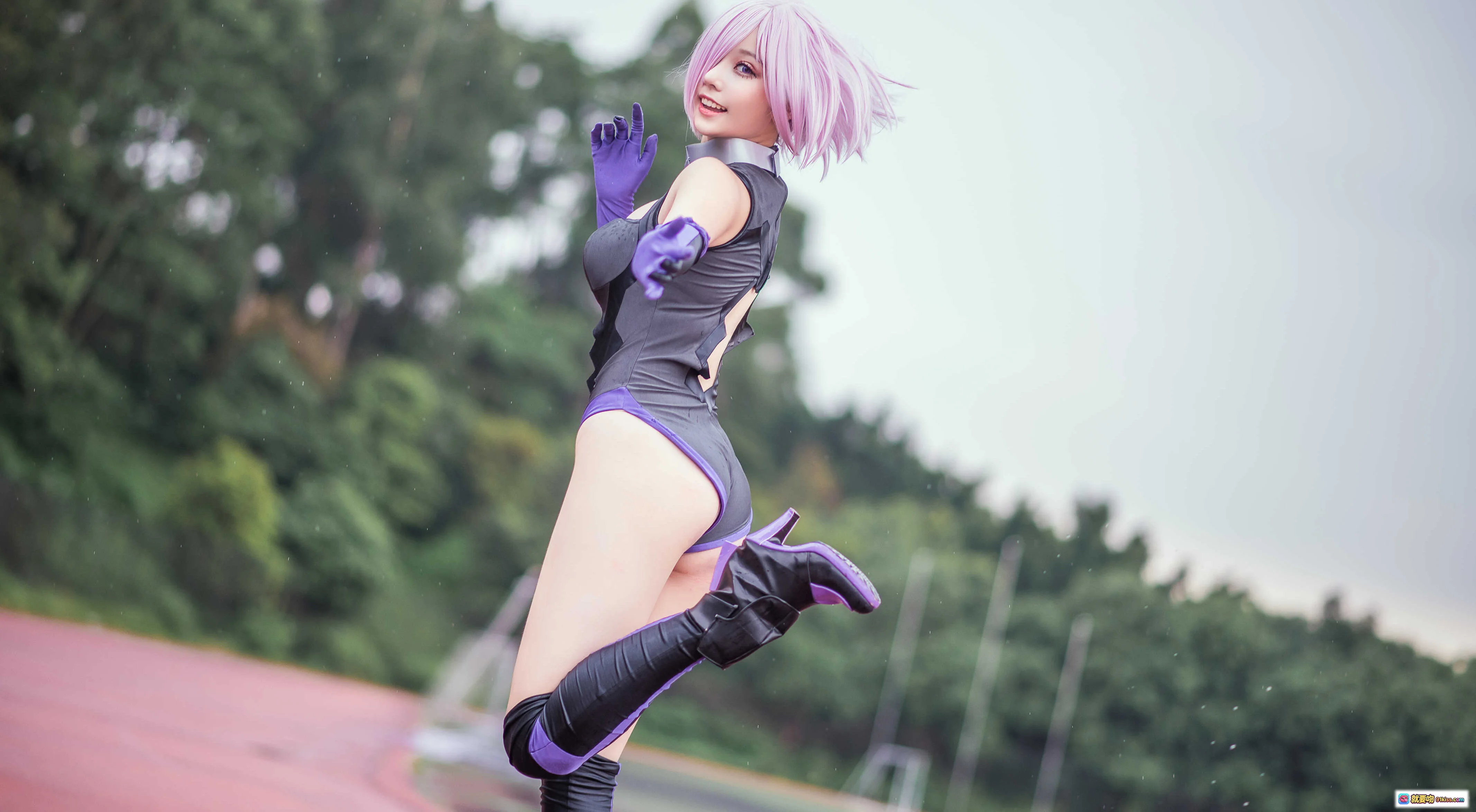 菌烨tako NO.007 玛修个人训练 cosplay 紫发少女 户外运动场 动感跳跃 黑紫紧身战衣 长靴手套 17P高清图集 - 就要吻
