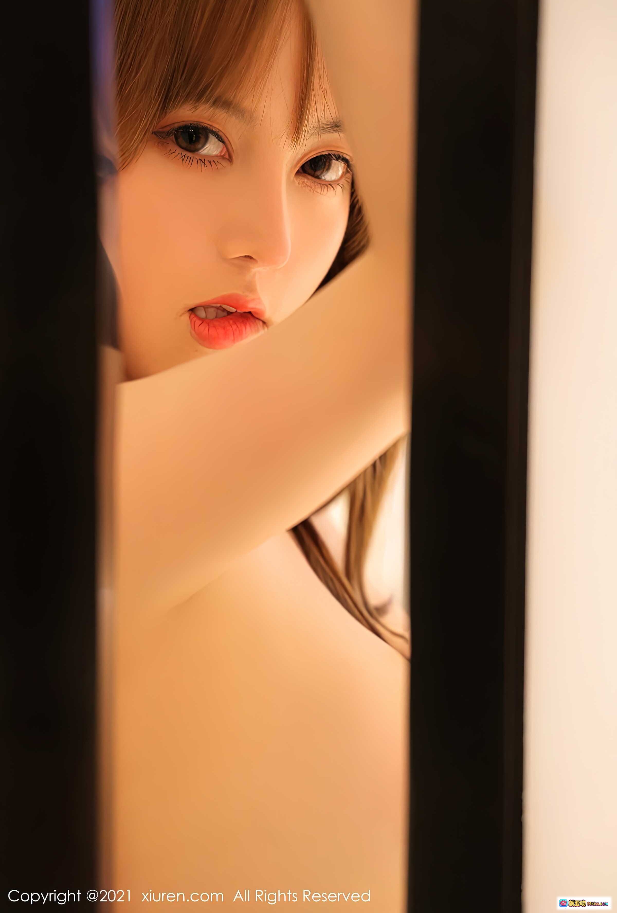 图片[2] - XiuRen秀人网2021.06.11 No.3534 豆瓣酱 白色蕾丝内衣+黑丝美腿 车内性感写真 45P高清图集 - 就要吻