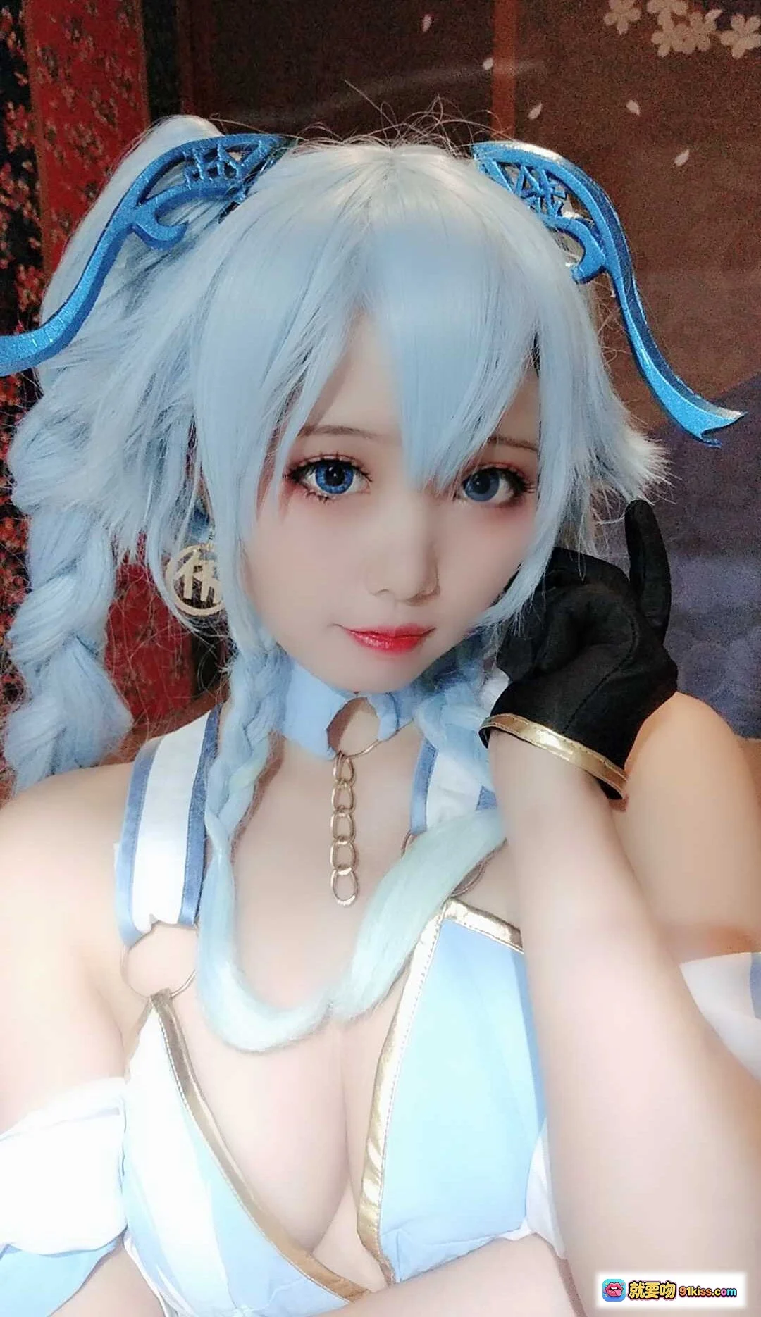 墨玉M NO.002 Cosplay写真｜浅蓝双马尾+精致发饰+黑手套+金链装饰+甜美性感造型 - 就要吻