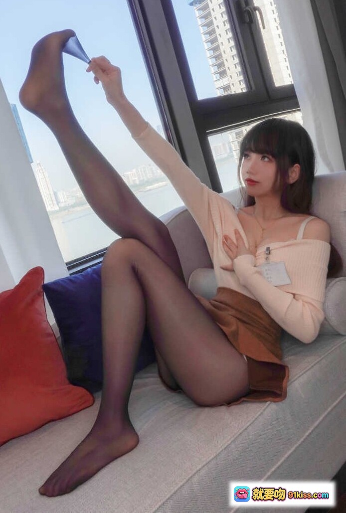 图片[1] - 雪琪SAMA NO.044 A字半身裙黑丝美腿写真 优雅坐姿窗边风景46P高清图集 - 就要吻