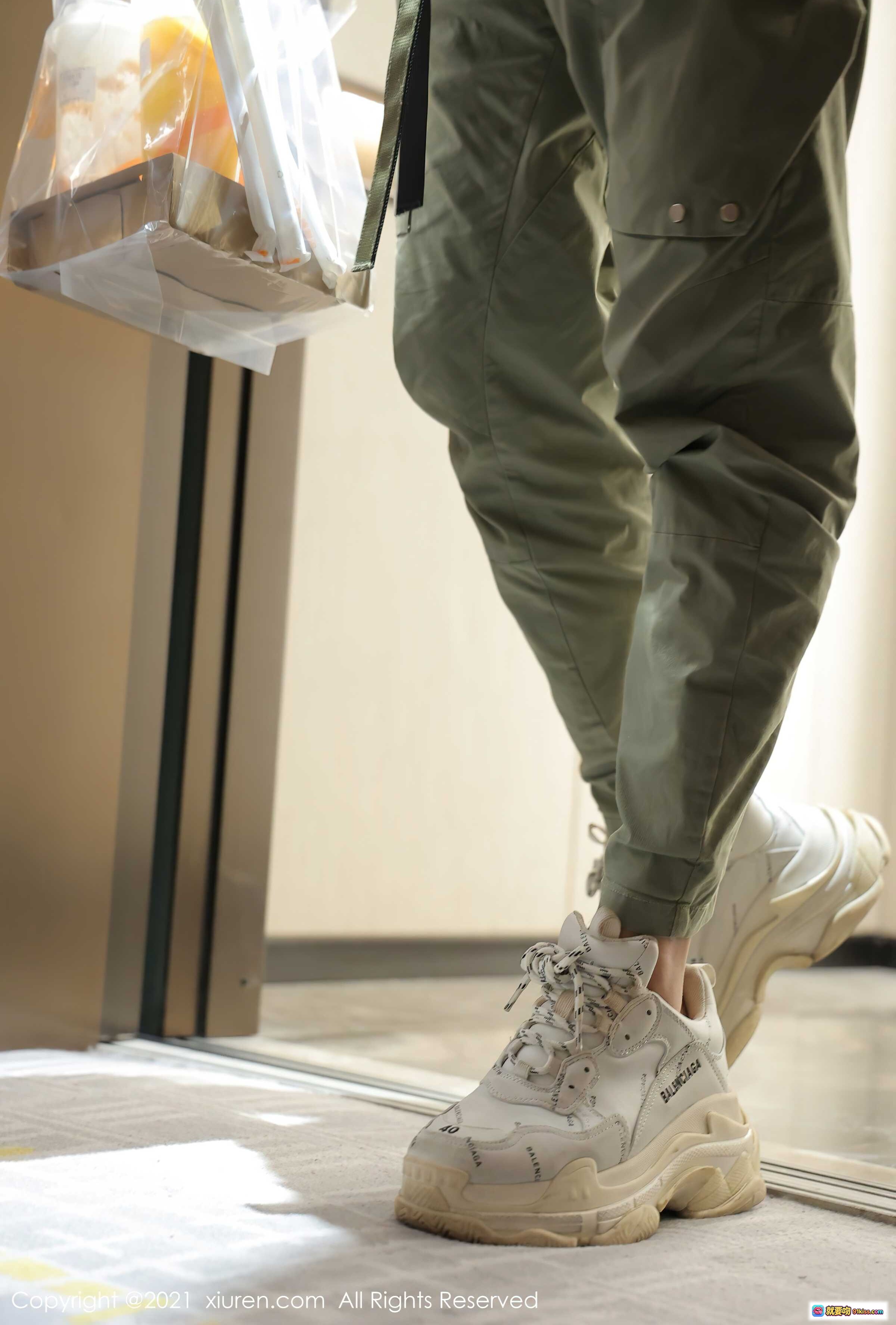 图片[4] - 黑蕾丝内衣搭配白衬衫性感写真｜精致珠宝配饰｜优雅女性魅力｜XIUREN秀人网2021.09.29 No.4014模特合集 - 就要吻