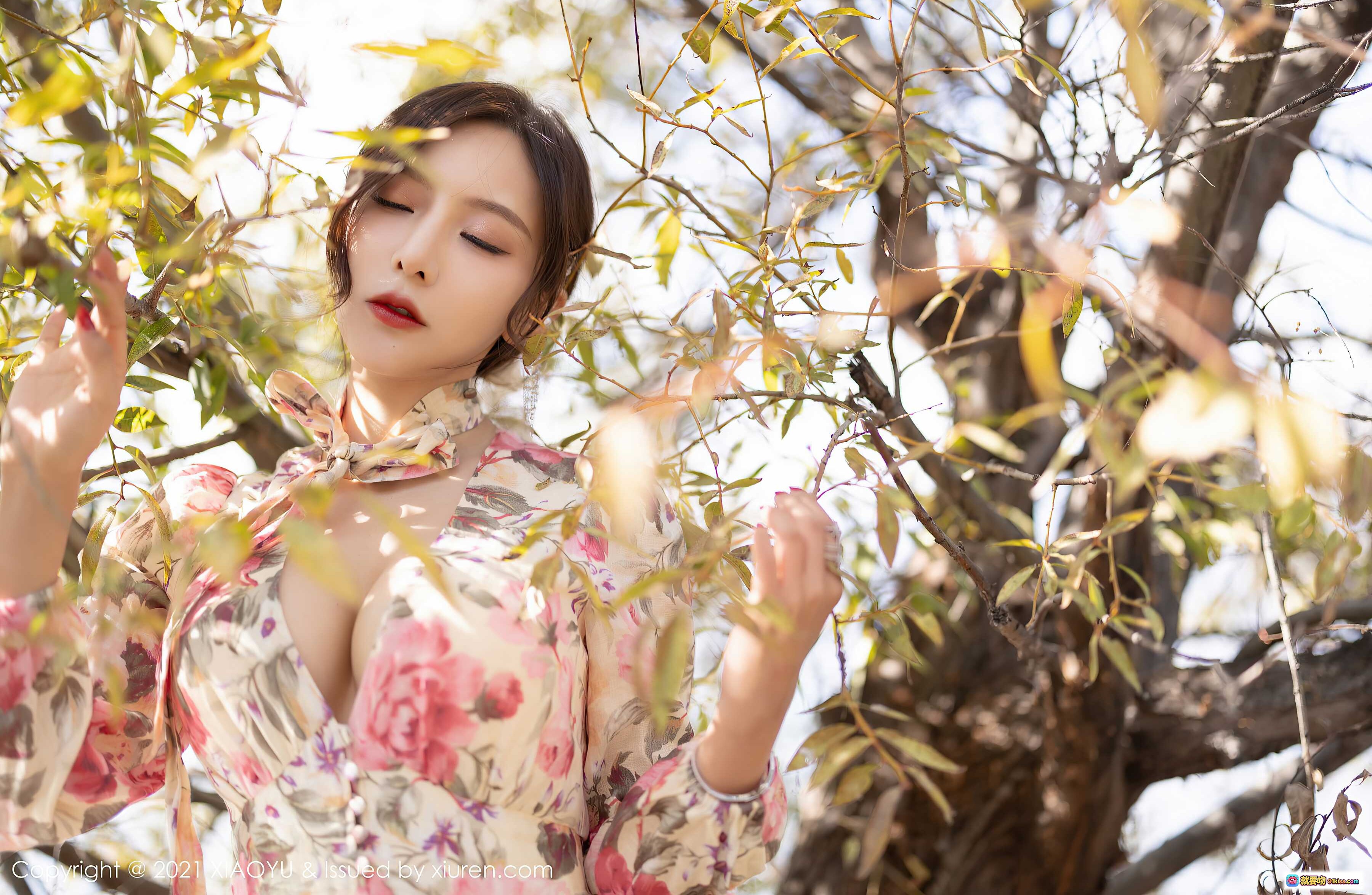 图片[9] - 王馨瑶yanni云南旅拍写真｜湖畔花裙少女｜自然风光人像摄影｜XiaoYu语画界VOL.682 - 就要吻