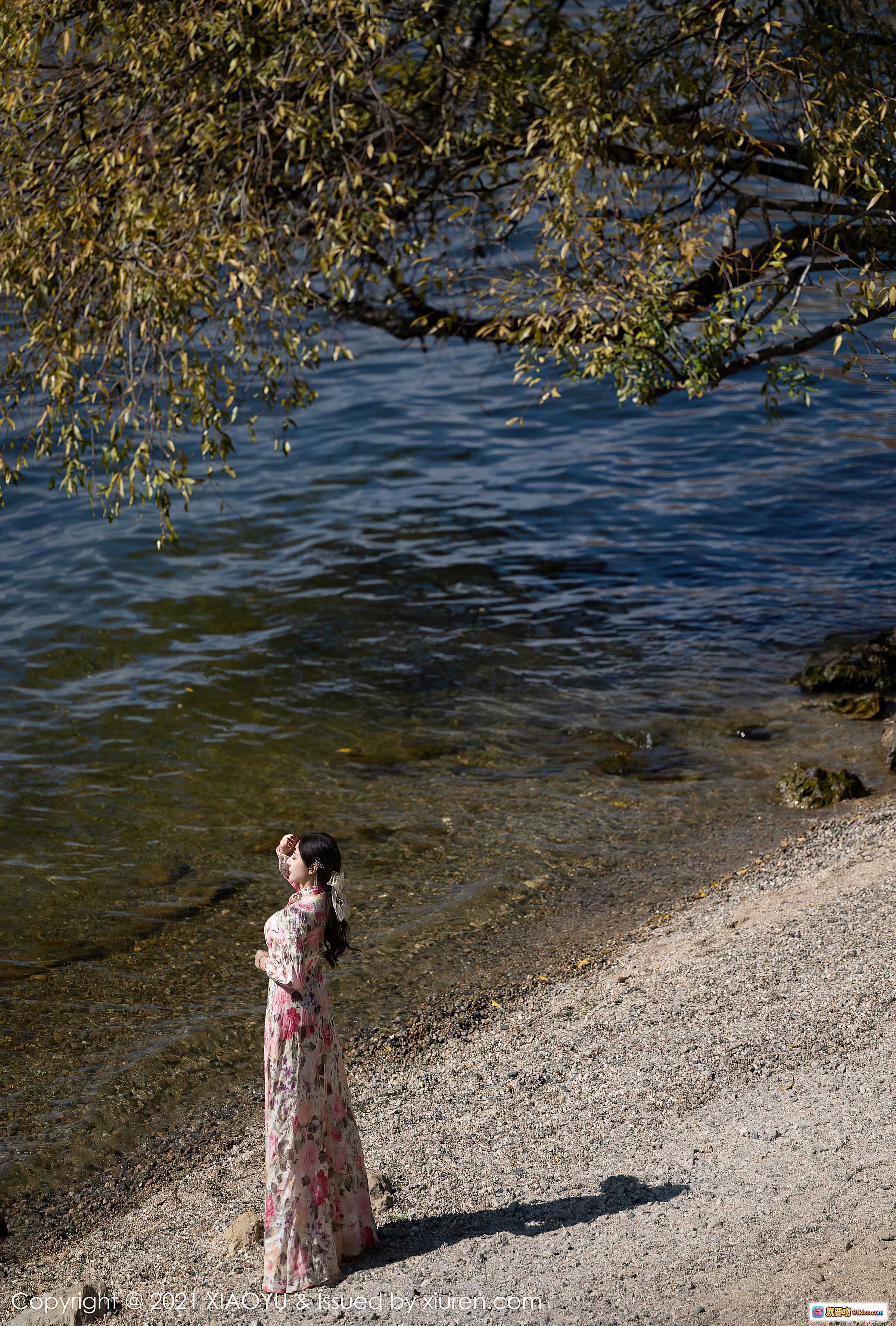 王馨瑶yanni云南旅拍写真｜湖畔花裙少女｜自然风光人像摄影｜XiaoYu语画界VOL.682 - 就要吻