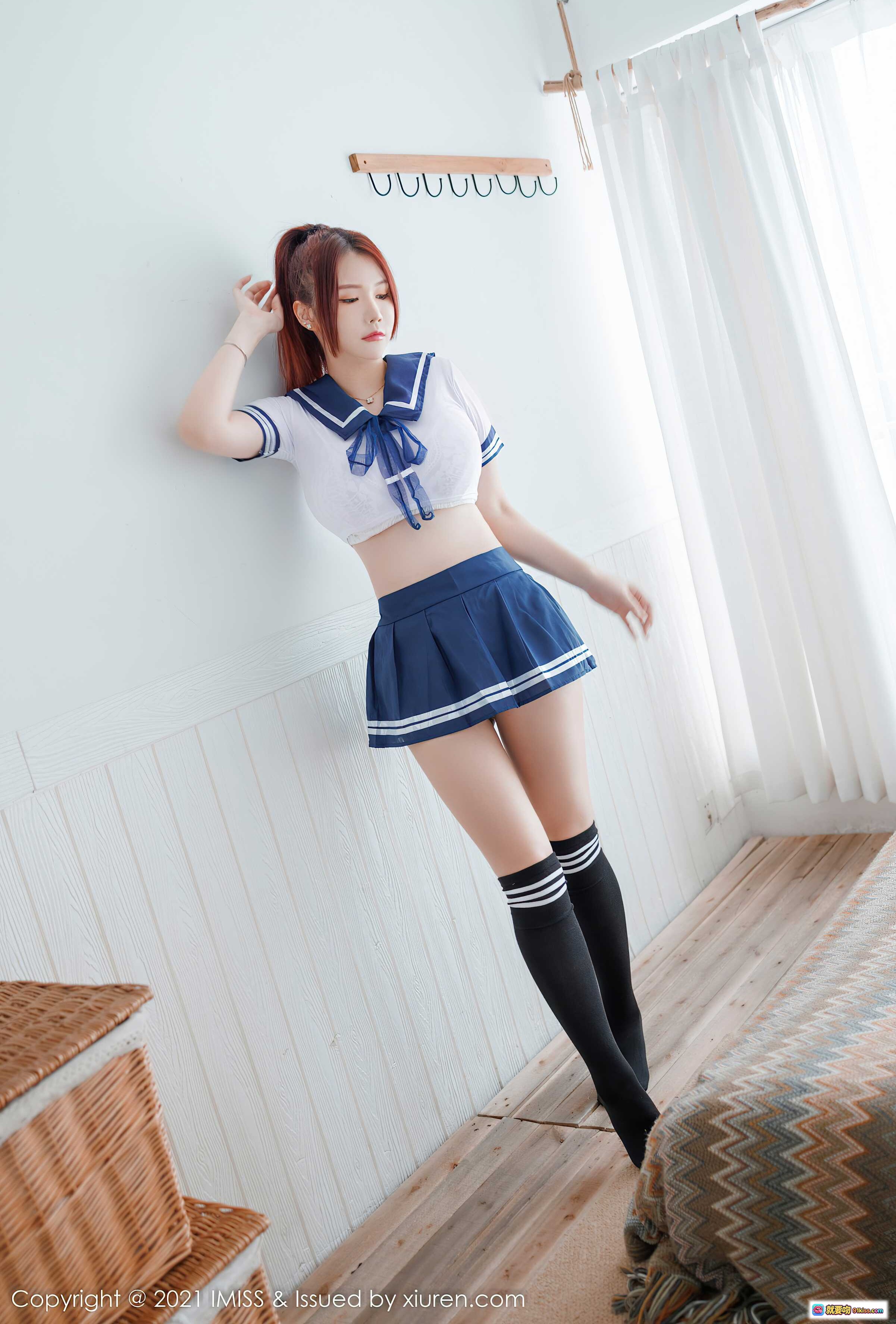 图片[1] - Evon陈赞之海军风制服写真 | 白色短袖+蓝色百褶裙+过膝袜 | IMiss爱蜜社2021.12.15 VOL.644 - 就要吻