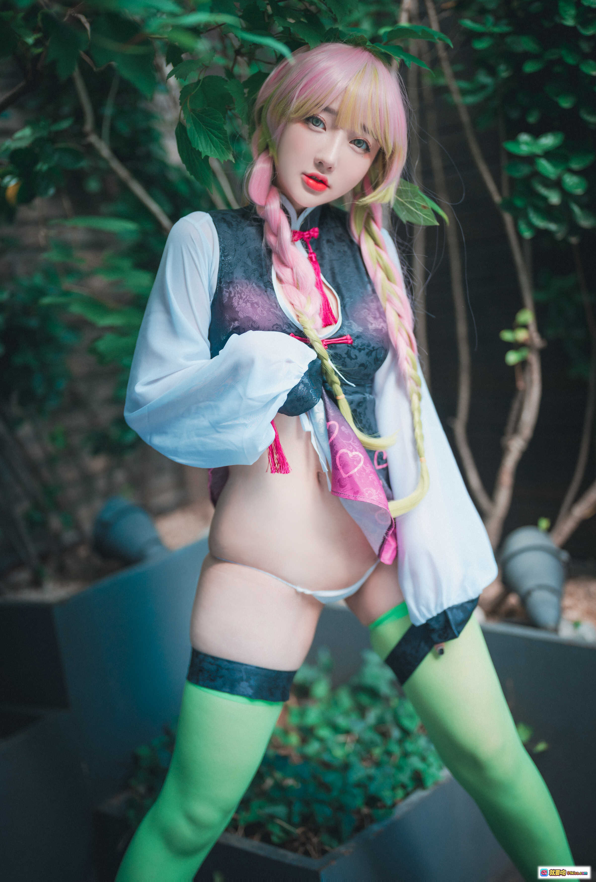 图片[9] - 孫樂樂NO.038 DJAWA 鬼滅之刃甘露寺蜜璃COS 黑色短袖 粉金雙馬尾 性感背影 寫真141P - 就要吻