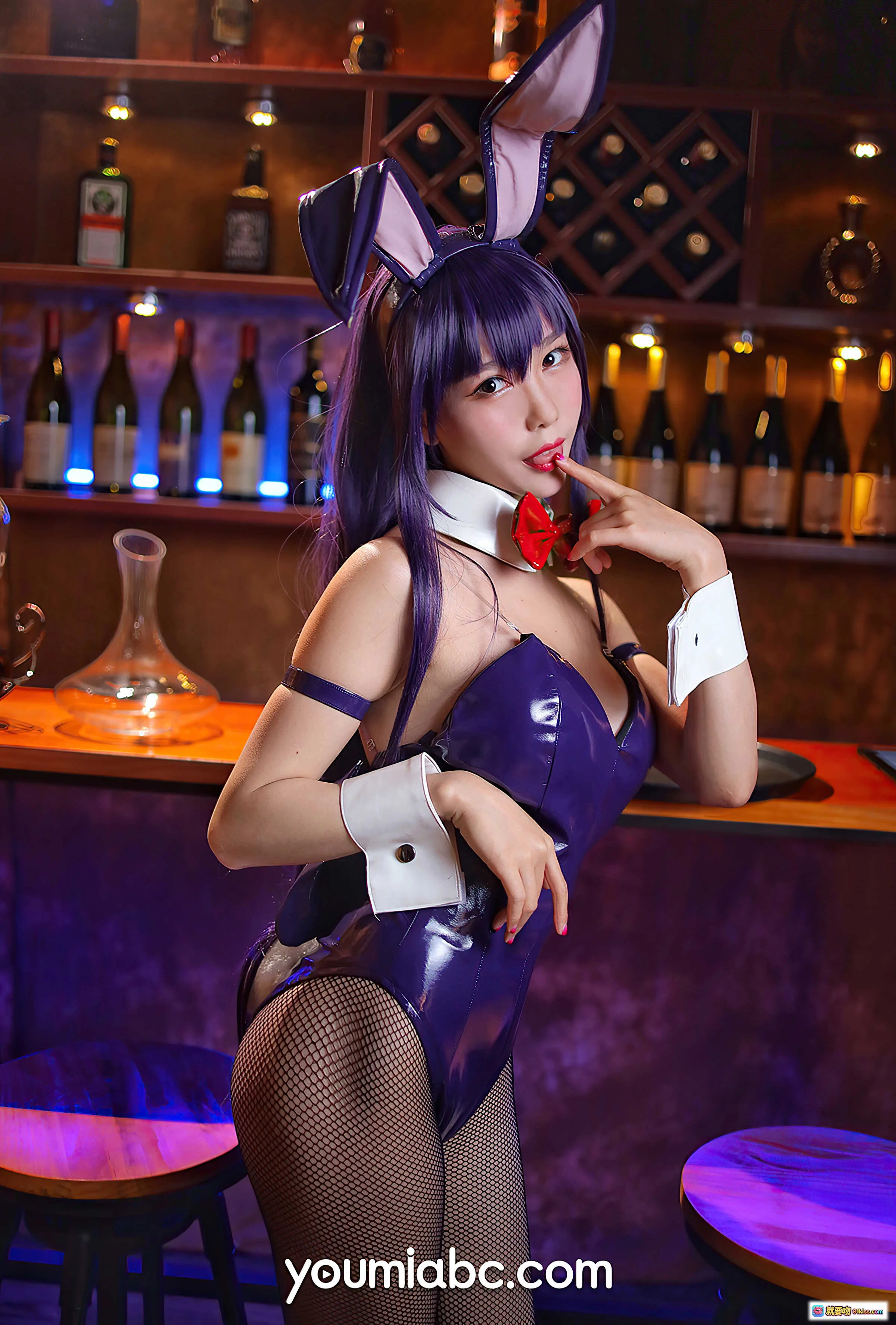 YouMi尤蜜2020.12.04学姐兔女郎cos抖娘利世紫色皮衣渔网袜酒吧写真40P846MB - 就要吻