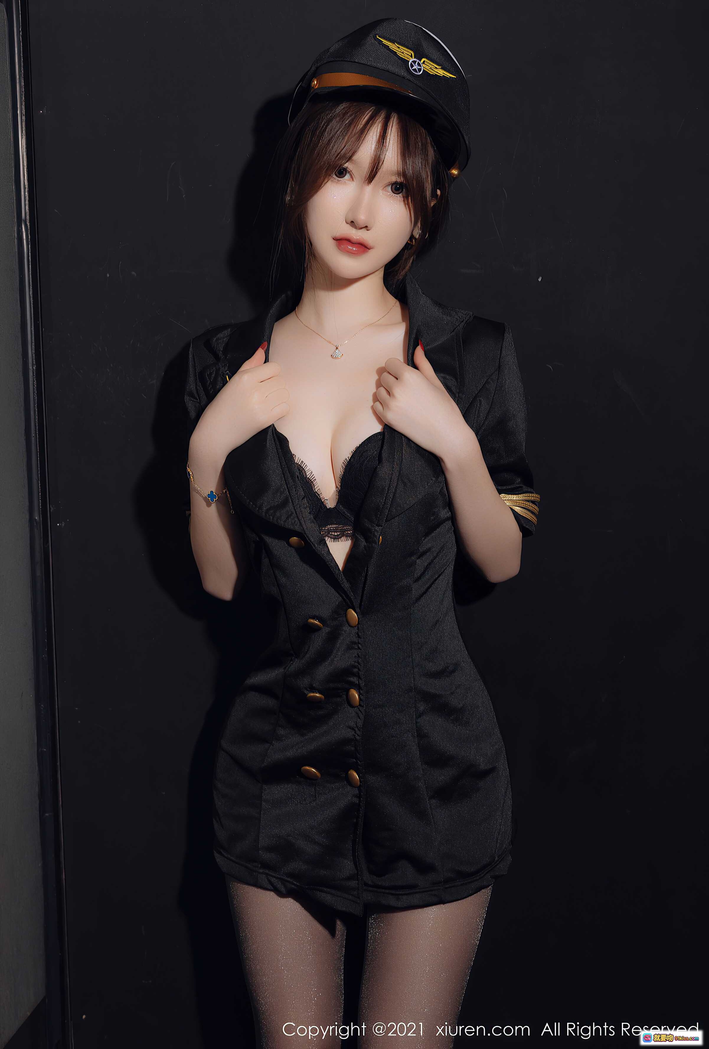 图片[1] - 美桃酱黑丝美腿写真｜XiuRen秀人网2021.12.17 NO.4355｜机长制服诱惑｜性感蕾丝内衣｜高清私房摄影 - 就要吻