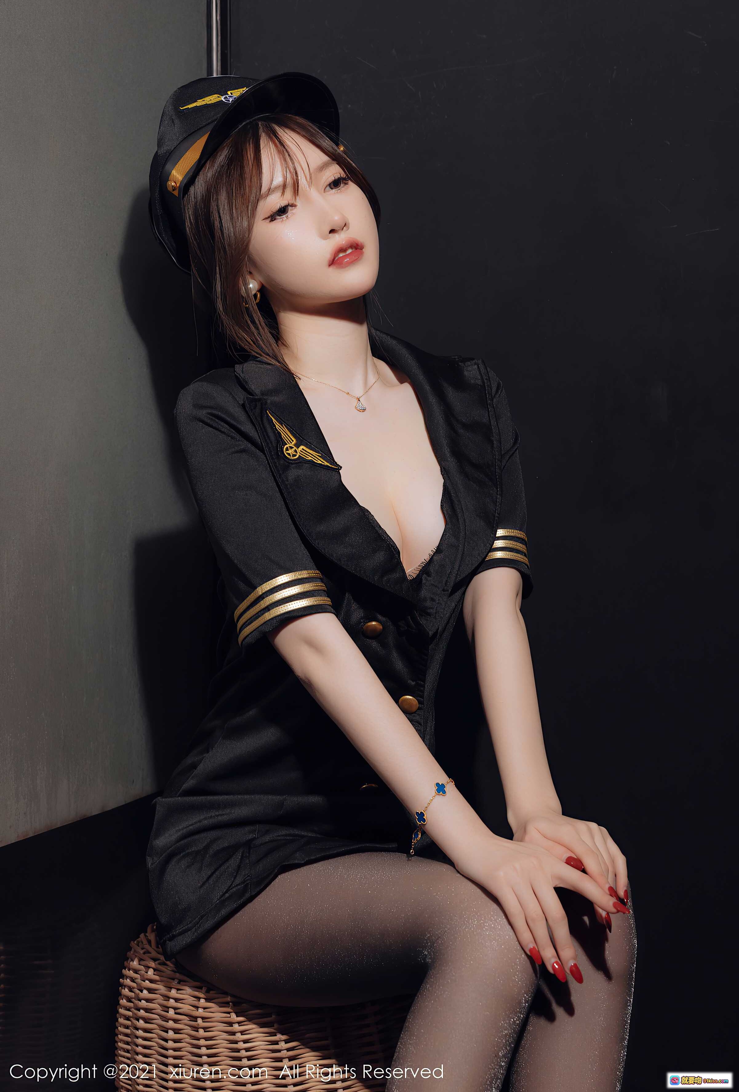 图片[7] - 美桃酱黑丝美腿写真｜XiuRen秀人网2021.12.17 NO.4355｜机长制服诱惑｜性感蕾丝内衣｜高清私房摄影 - 就要吻