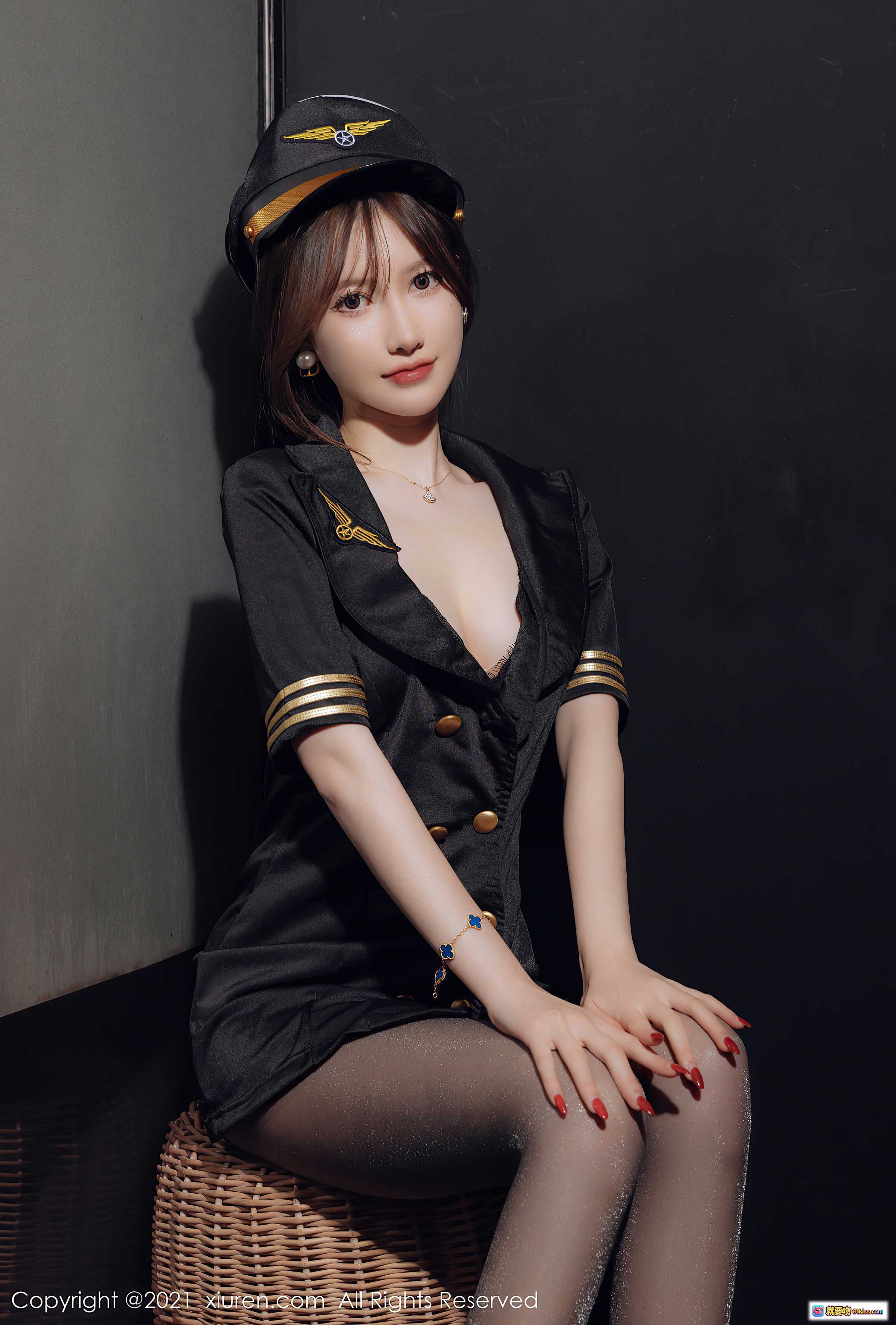 图片[8] - 美桃酱黑丝美腿写真｜XiuRen秀人网2021.12.17 NO.4355｜机长制服诱惑｜性感蕾丝内衣｜高清私房摄影 - 就要吻