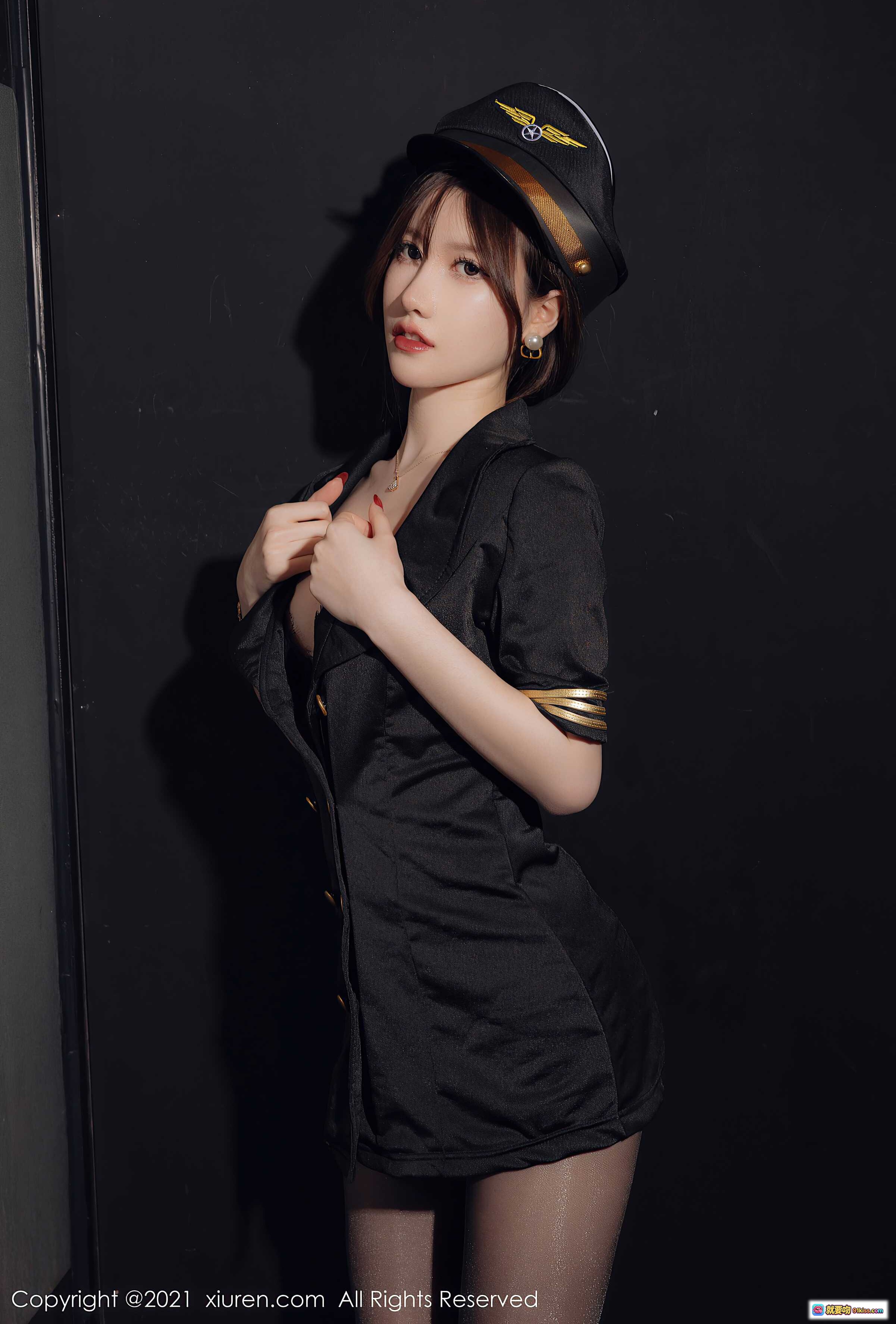 图片[2] - 美桃酱黑丝美腿写真｜XiuRen秀人网2021.12.17 NO.4355｜机长制服诱惑｜性感蕾丝内衣｜高清私房摄影 - 就要吻