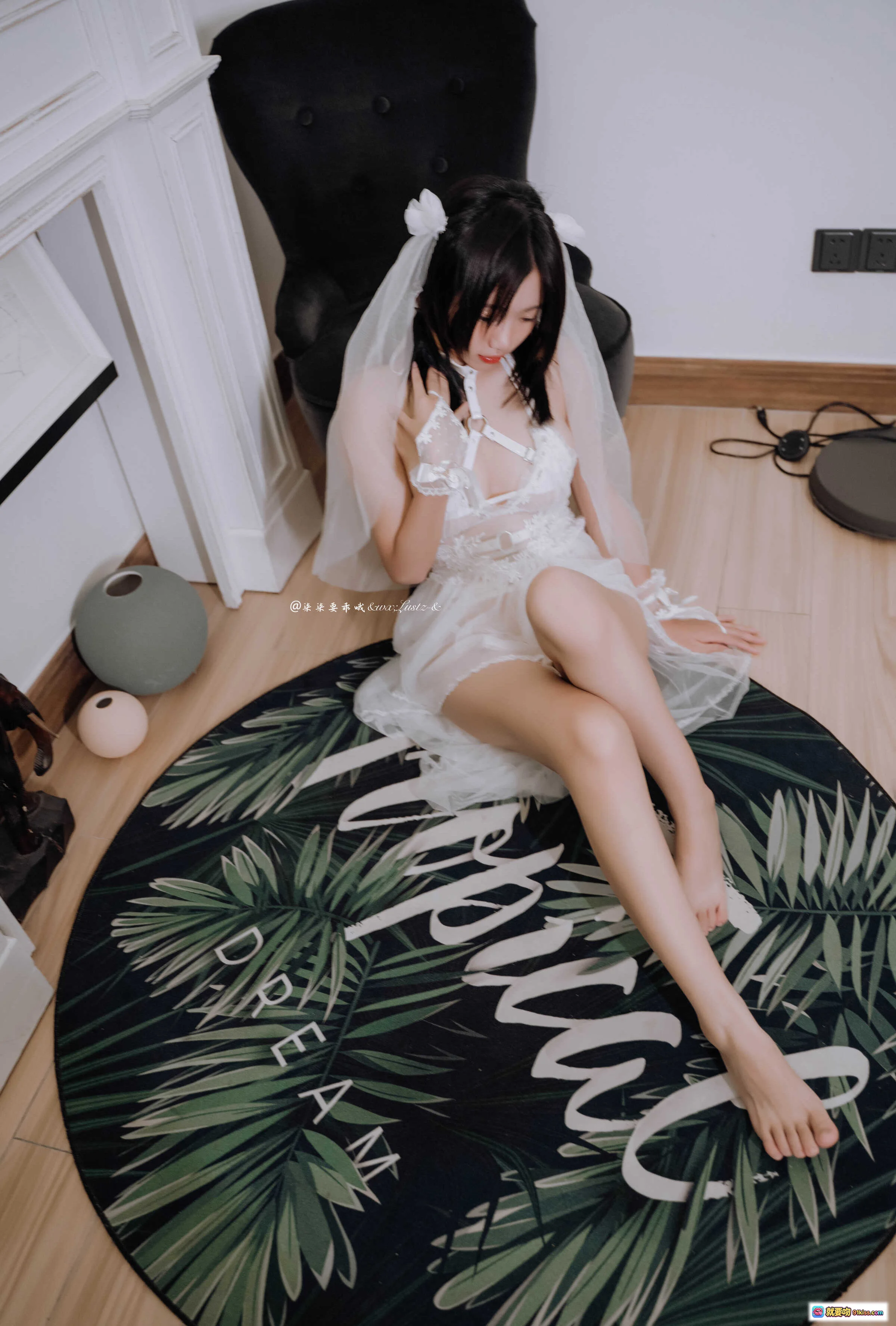 柒柒要乖哦 婚纱写真53P 白纱蕾丝少女风 室内黑椅地毯拍摄 清新甜美私房照 - 就要吻