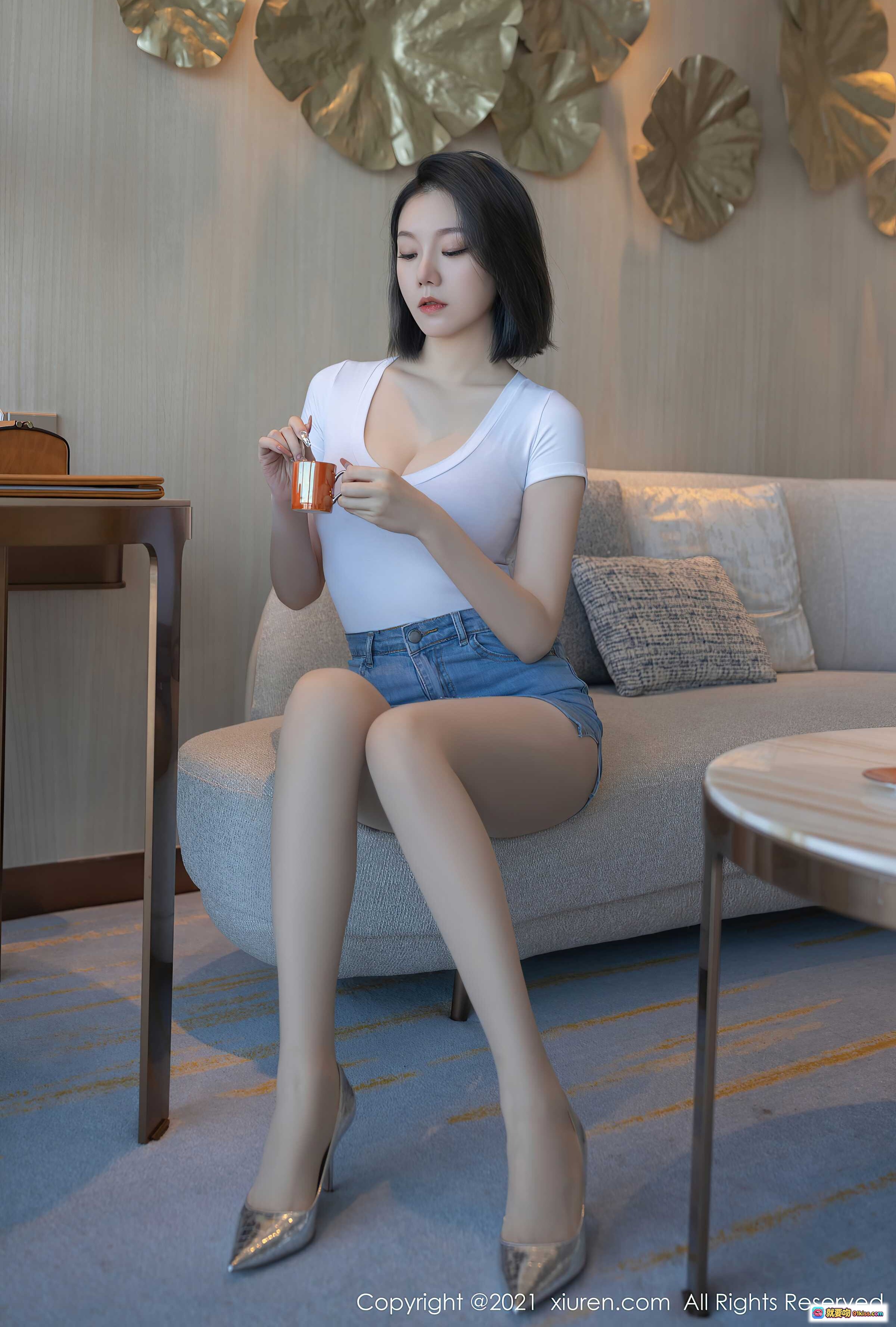 图片[10] - 安然Maleah重庆旅拍写真｜白色V领短袖+牛仔短裙性感优雅造型｜XiuRen秀人网2021.12.14 NO.4336 - 就要吻