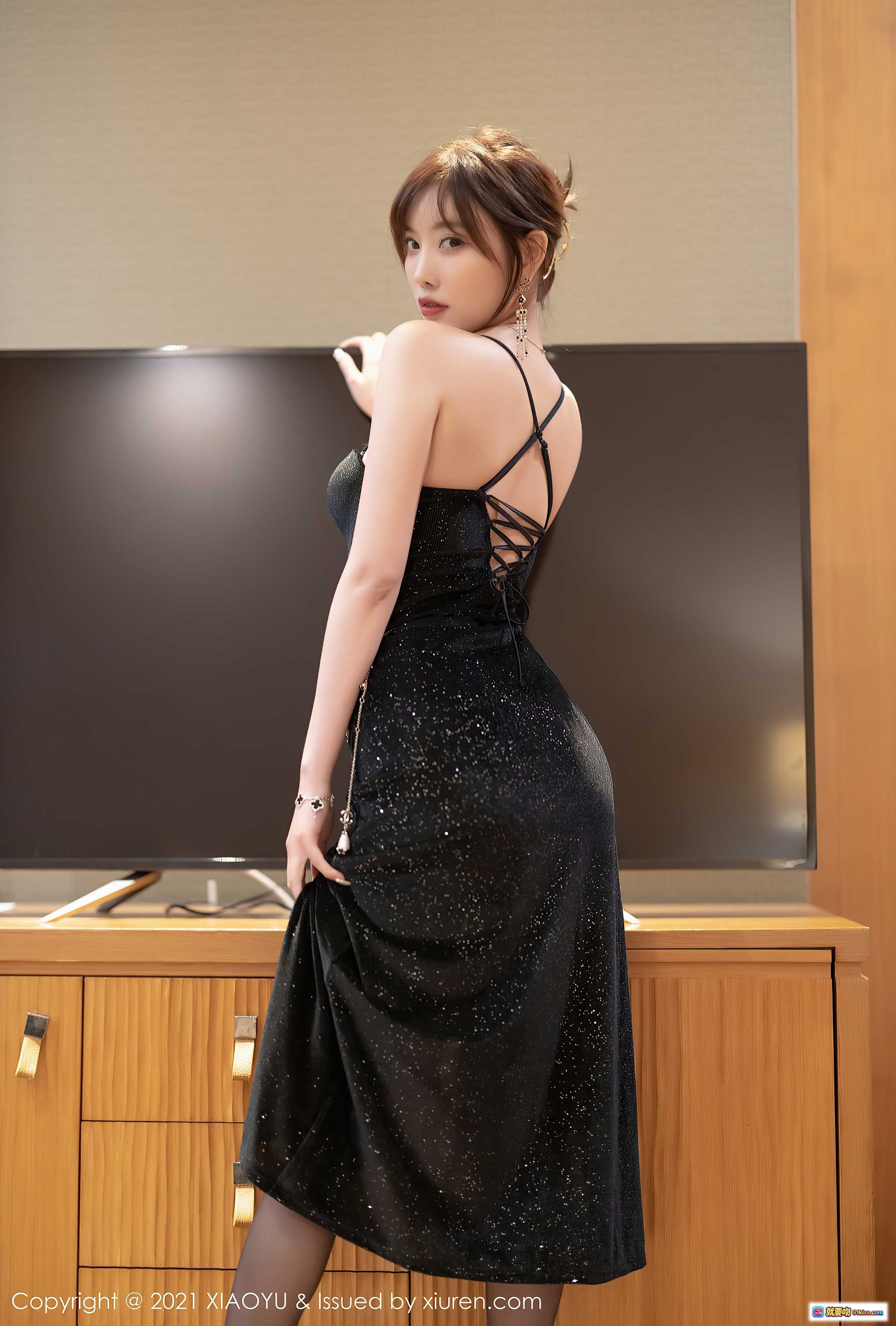 图片[6] - 杨晨晨Yome吊袜美胸黑裙写真 | 小雨语画界2021 VOL.660优雅性感高清图集 - 就要吻