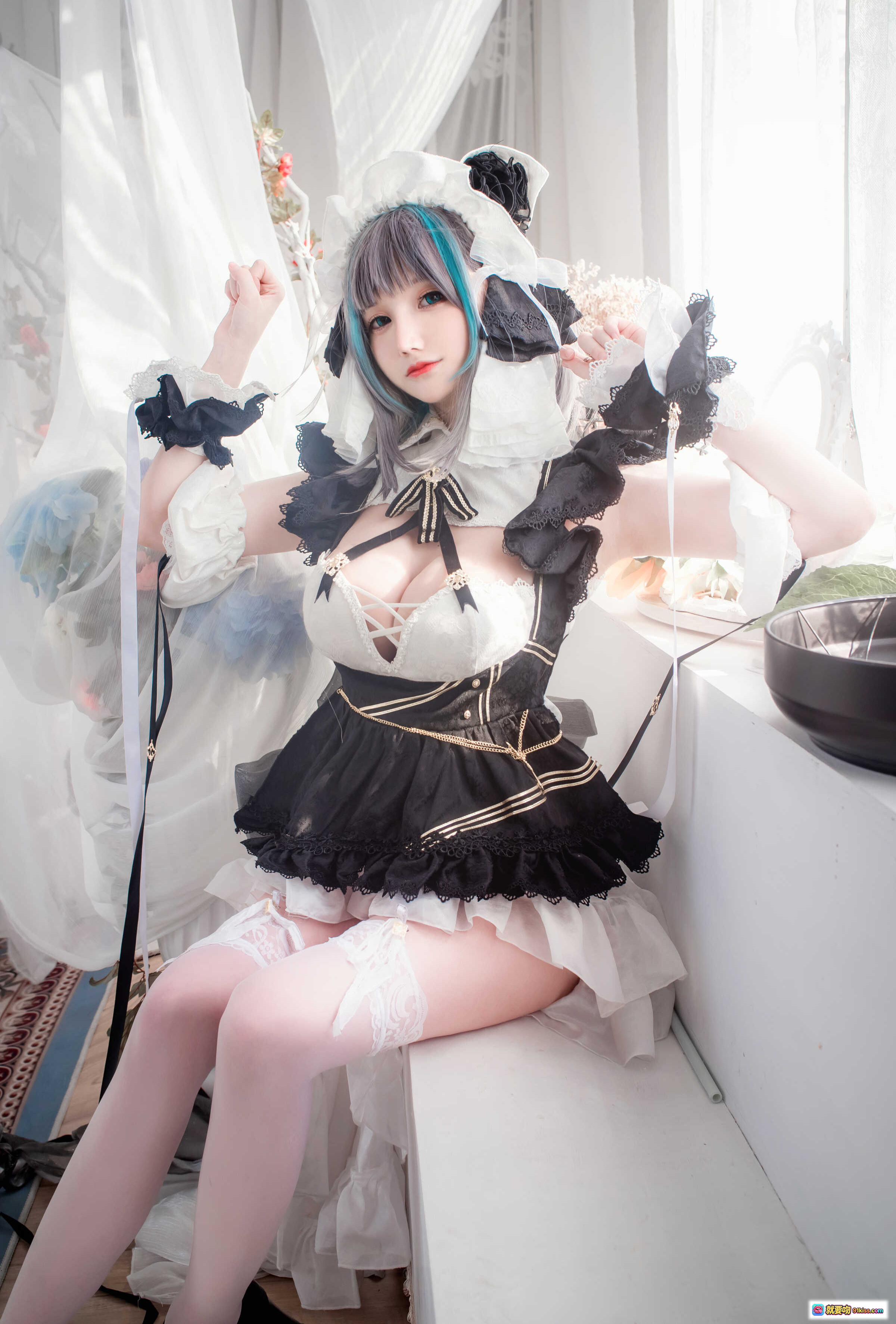 图片[3] - 仙九Airi NO.017 柴郡女仆Cosplay写真 | 黑白洛丽塔女仆装 | 蓝灰双马尾 | 白丝蕾丝袜 | 华丽宫廷风沙发场景 | 20P高清图集 - 就要吻