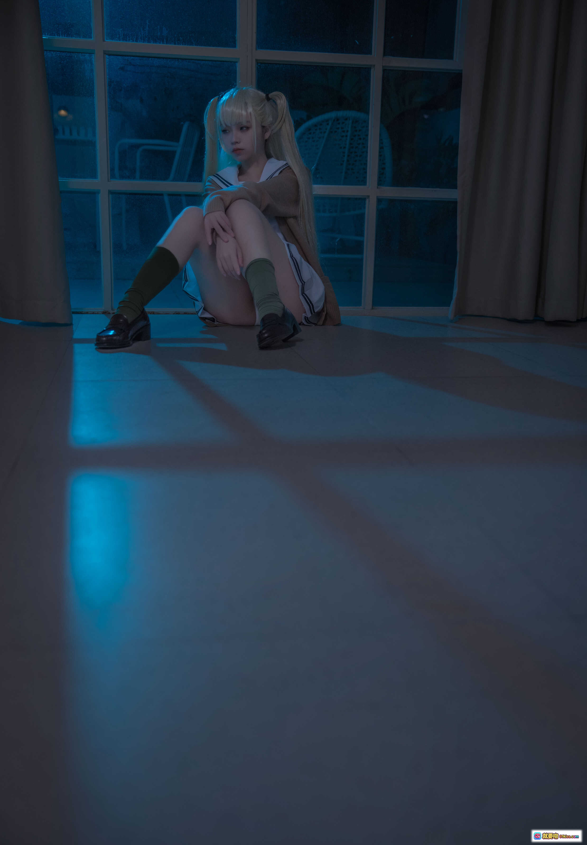 图片[4] - G44不会受伤 NO.052 万华镜姐弟花 Cosplay 白色校服 绿色长袜 金发少女 床上姿势 31P高清图集 - 就要吻