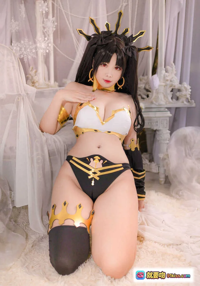 KaYa萱 NO.034 伊什塔尔 Cosplay写真｜黑金华丽头饰+白色抹胸+黑色高叉裤+皇冠腿环｜精致日系二次元角色扮演美图 - 就要吻