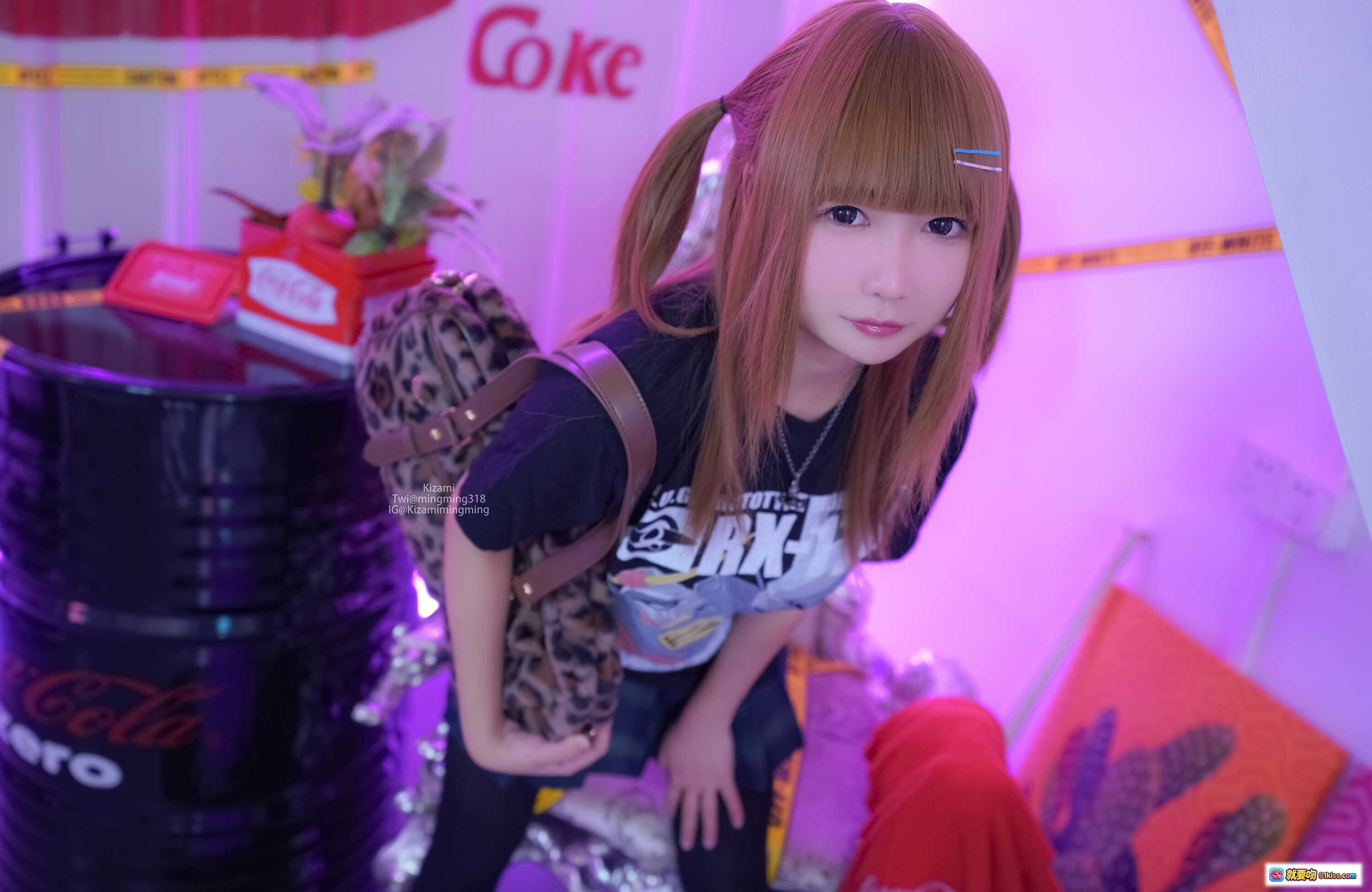 图片[10] - 铭铭Kizami Vol.037 Fantia 11月会员写真 | 双马尾少女+可口可乐主题+豹纹包+黑丝过膝袜+格子短裙+Coca-Cola Zero桶拍 | 142P高清图集 - 就要吻