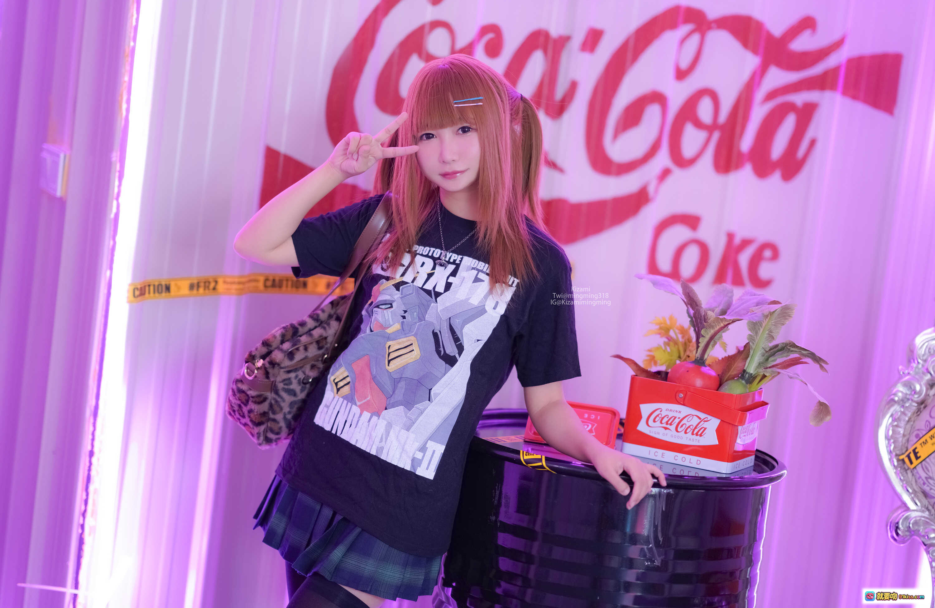 图片[3] - 铭铭Kizami Vol.037 Fantia 11月会员写真 | 双马尾少女+可口可乐主题+豹纹包+黑丝过膝袜+格子短裙+Coca-Cola Zero桶拍 | 142P高清图集 - 就要吻