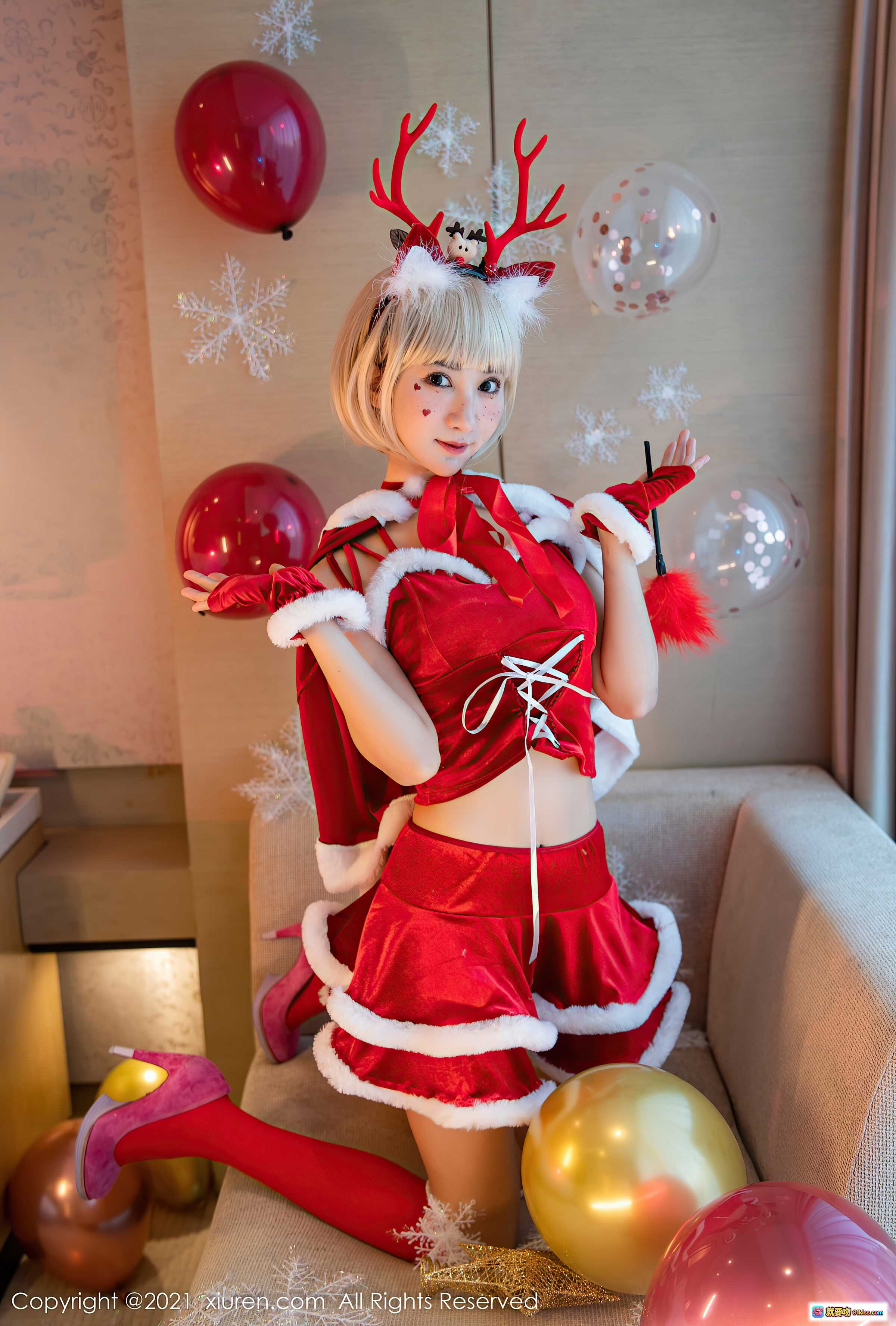 图片[9] - 小果冻儿圣诞写真｜红白毛绒圣诞装+鹿角发饰+雪景氛围感｜XiuRen秀人网No.4300性感美图 - 就要吻