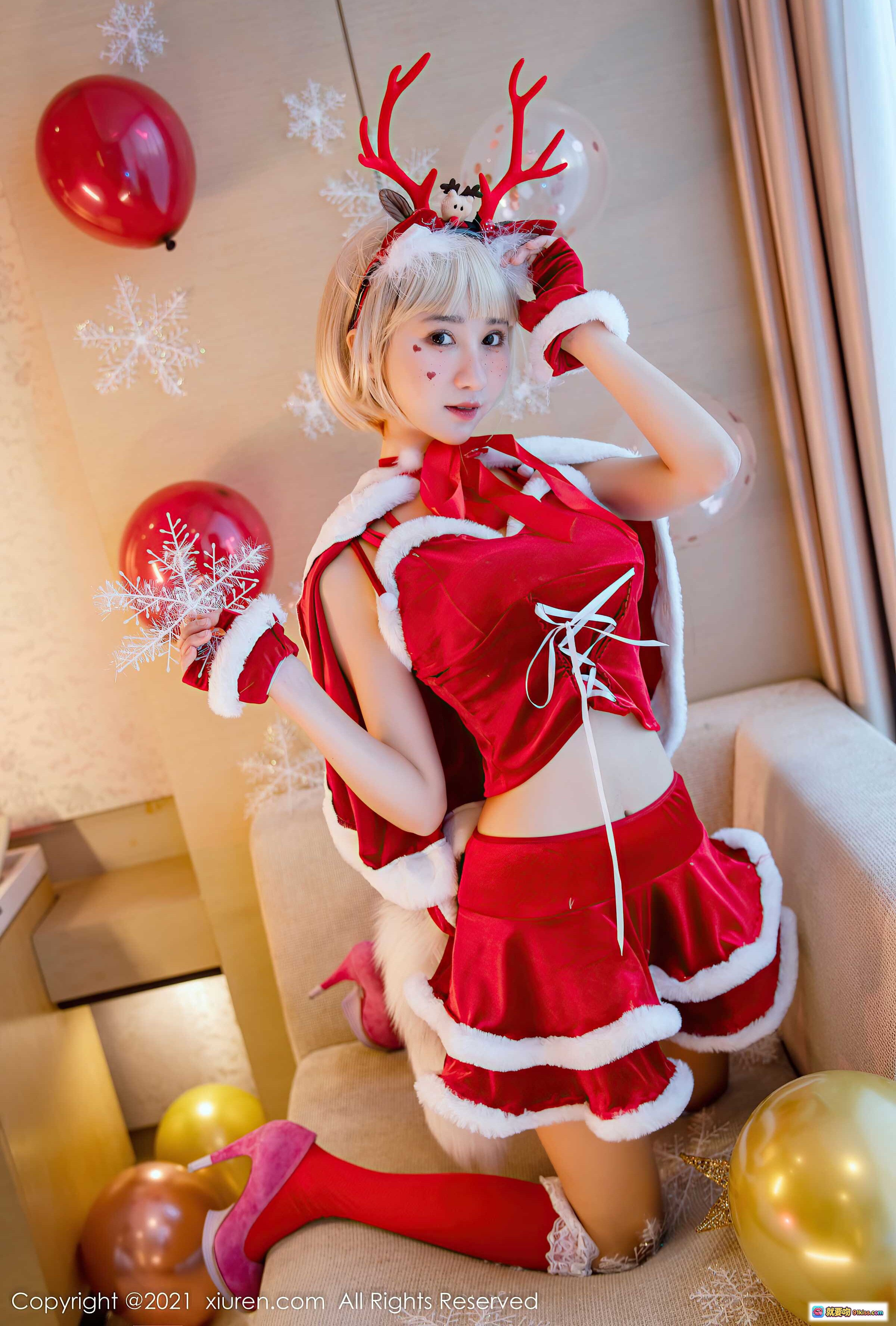 图片[3] - 小果冻儿圣诞写真｜红白毛绒圣诞装+鹿角发饰+雪景氛围感｜XiuRen秀人网No.4300性感美图 - 就要吻