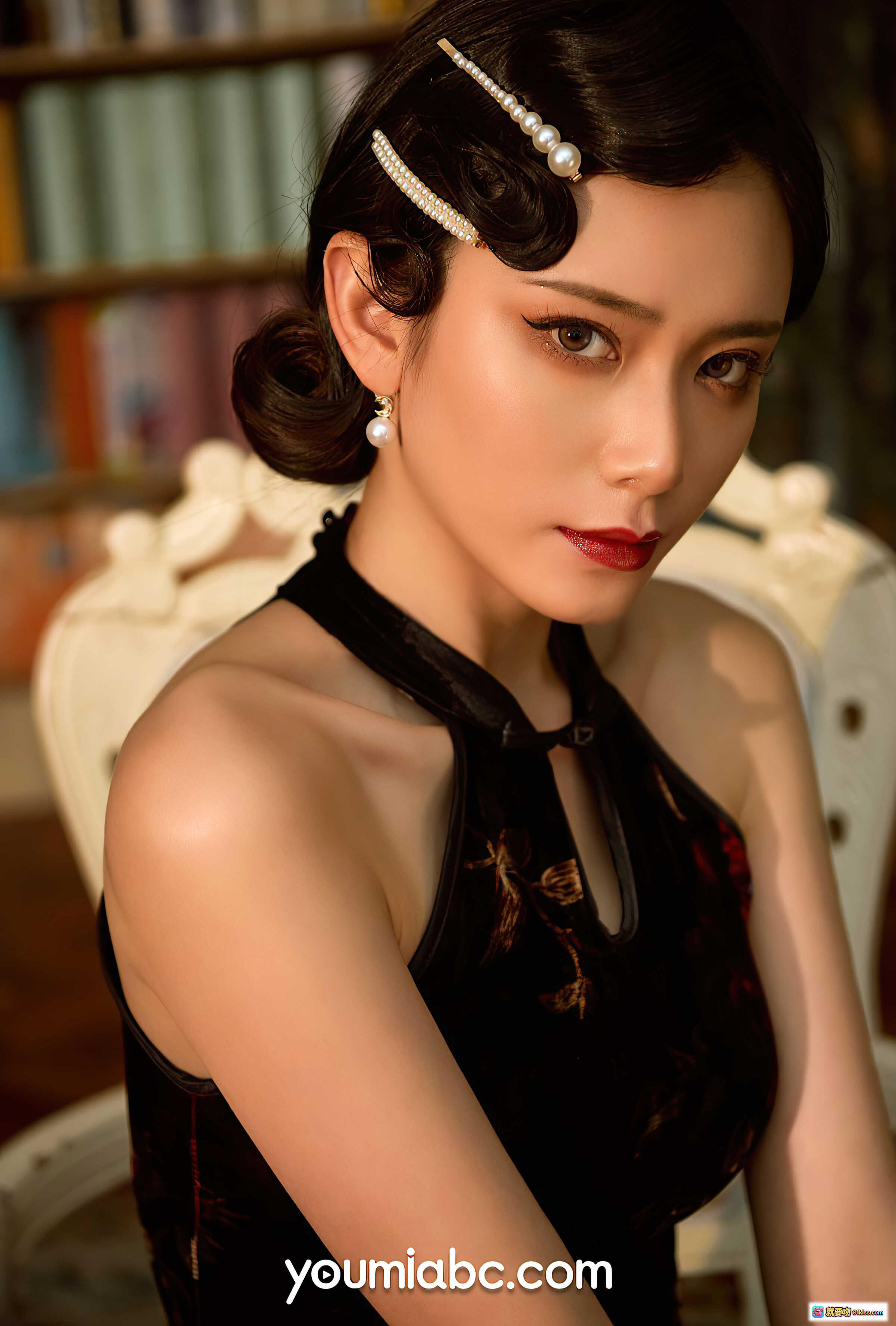 图片[5] - YouMi尤蜜2021.07.25胭脂扣林夕写真｜复古旗袍黑蕾丝扇子书架优雅坐姿高清美图 - 就要吻