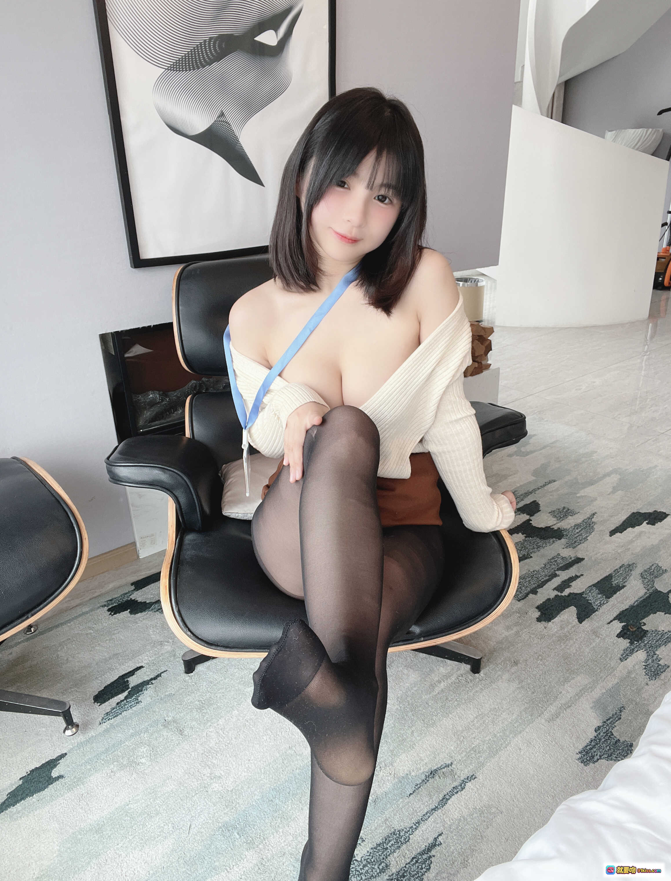 图片[3] - 桜井宁宁 NO.040 无法抗拒的后辈｜黑丝美腿｜露肩针织衫｜现代家居写真｜83P高清图集 - 就要吻