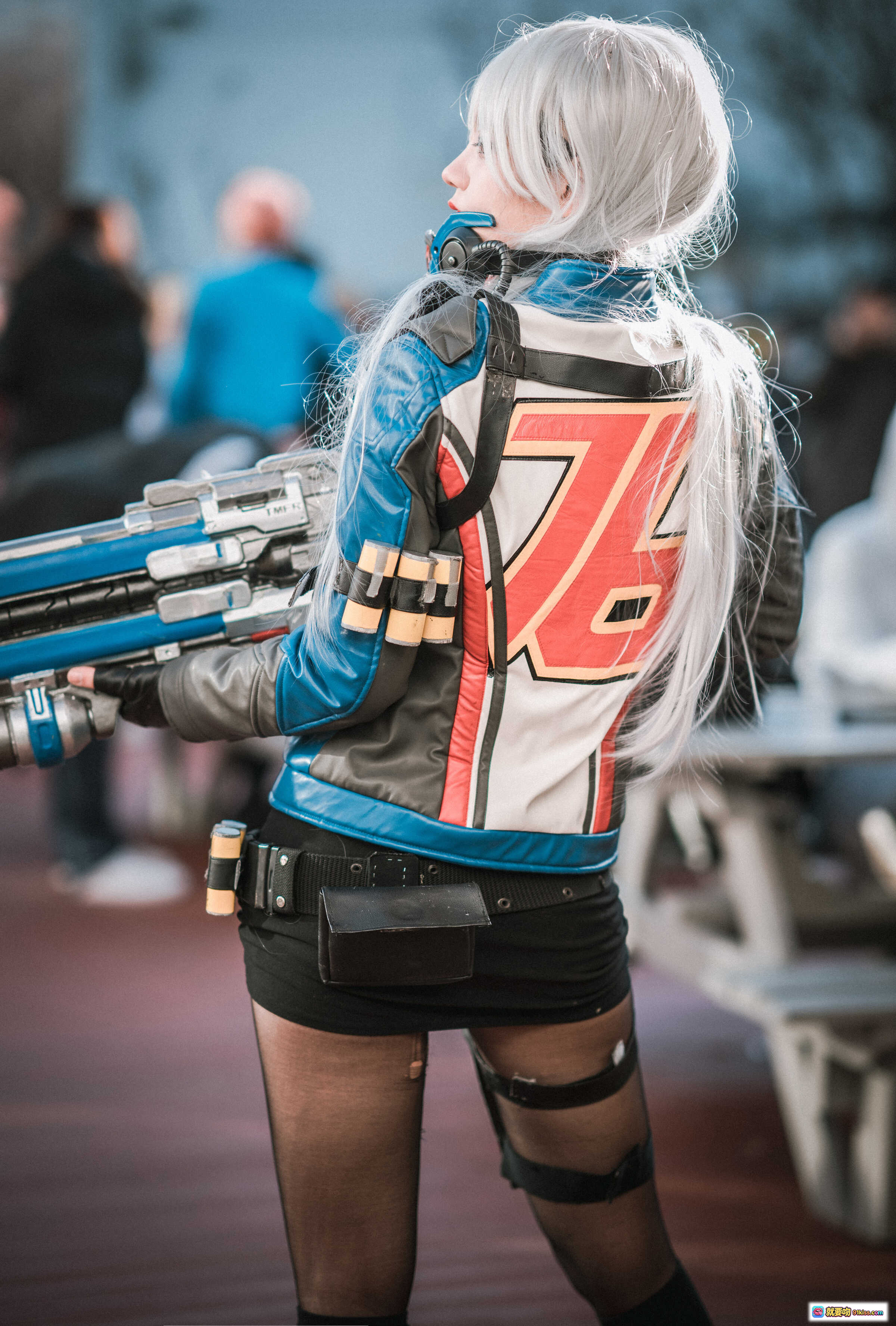 图片[8] - 韩国正妹Jenny Cosplay Soldier 76 白发红镜面罩 未来科技风战斗装束 精致细节还原角色 - 就要吻