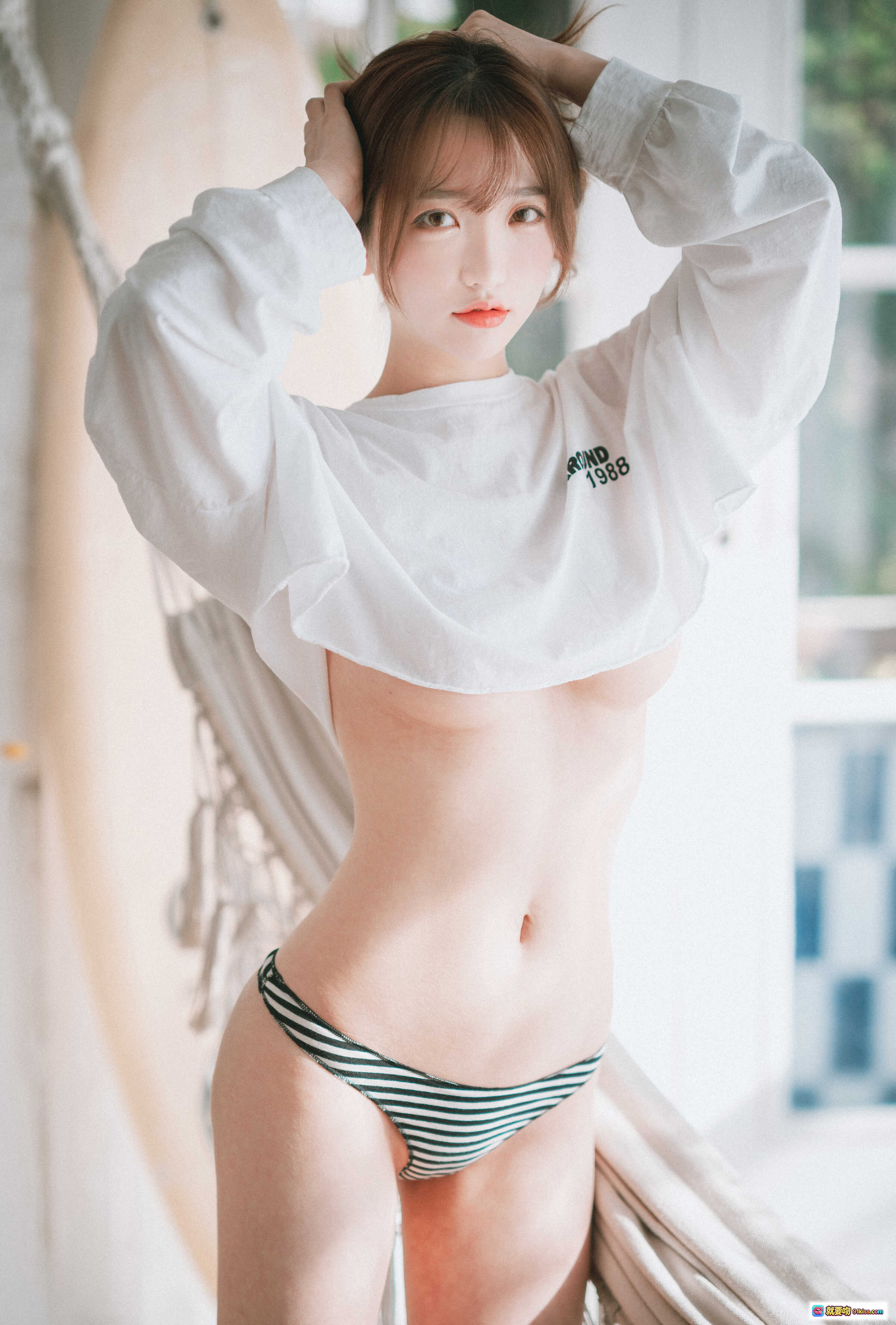 图片[1] - 孫樂樂 NO.028 DJAWA Holidays in Eden 白色寬鬆上衣條紋比基尼 海邊度假風寫真 46P 美女私房攝影 - 就要吻