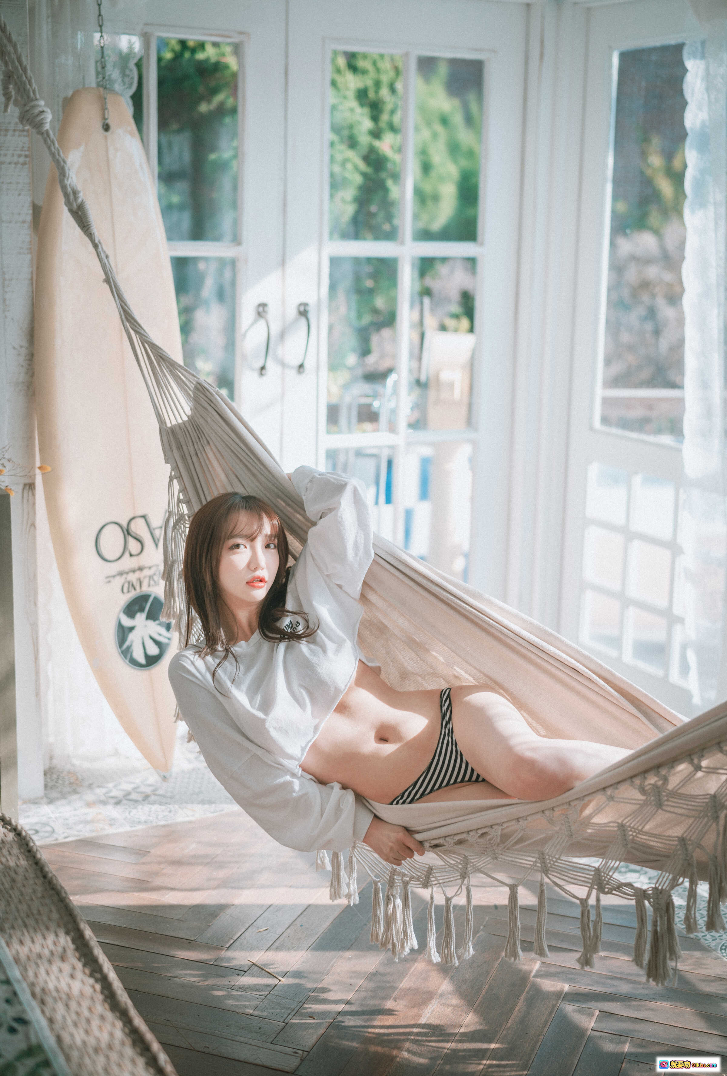 图片[5] - 孫樂樂 NO.028 DJAWA Holidays in Eden 白色寬鬆上衣條紋比基尼 海邊度假風寫真 46P 美女私房攝影 - 就要吻