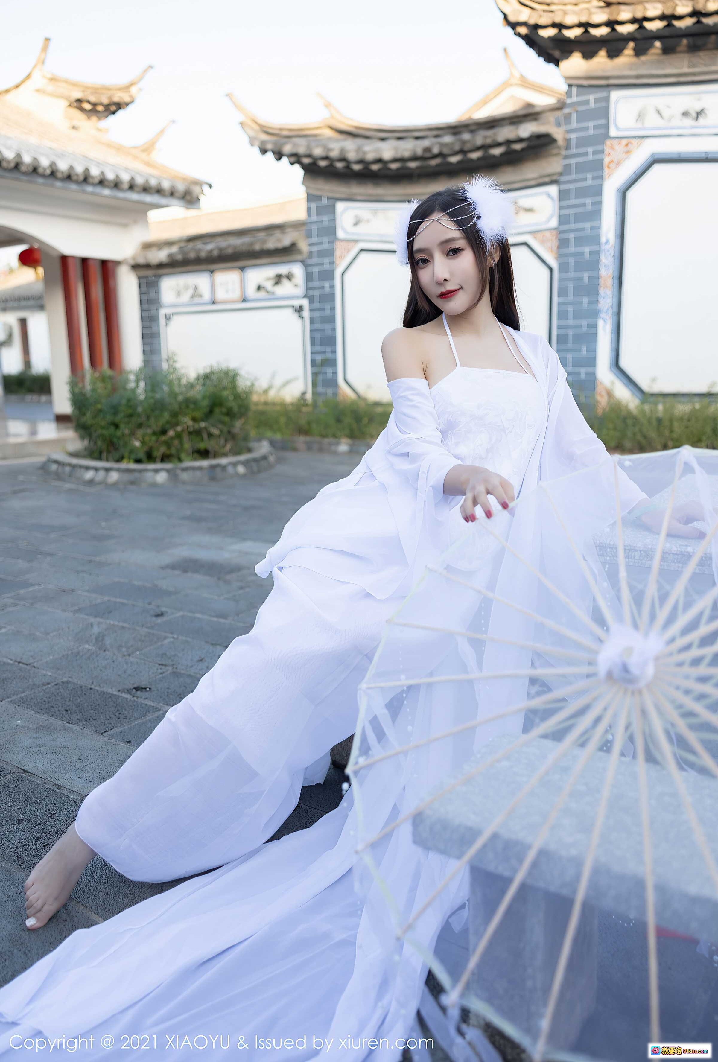 王馨瑶yanni云南旅拍古风写真 白色汉服仙气飘逸 持伞古典美少女 传统建筑背景清新自然 - 就要吻