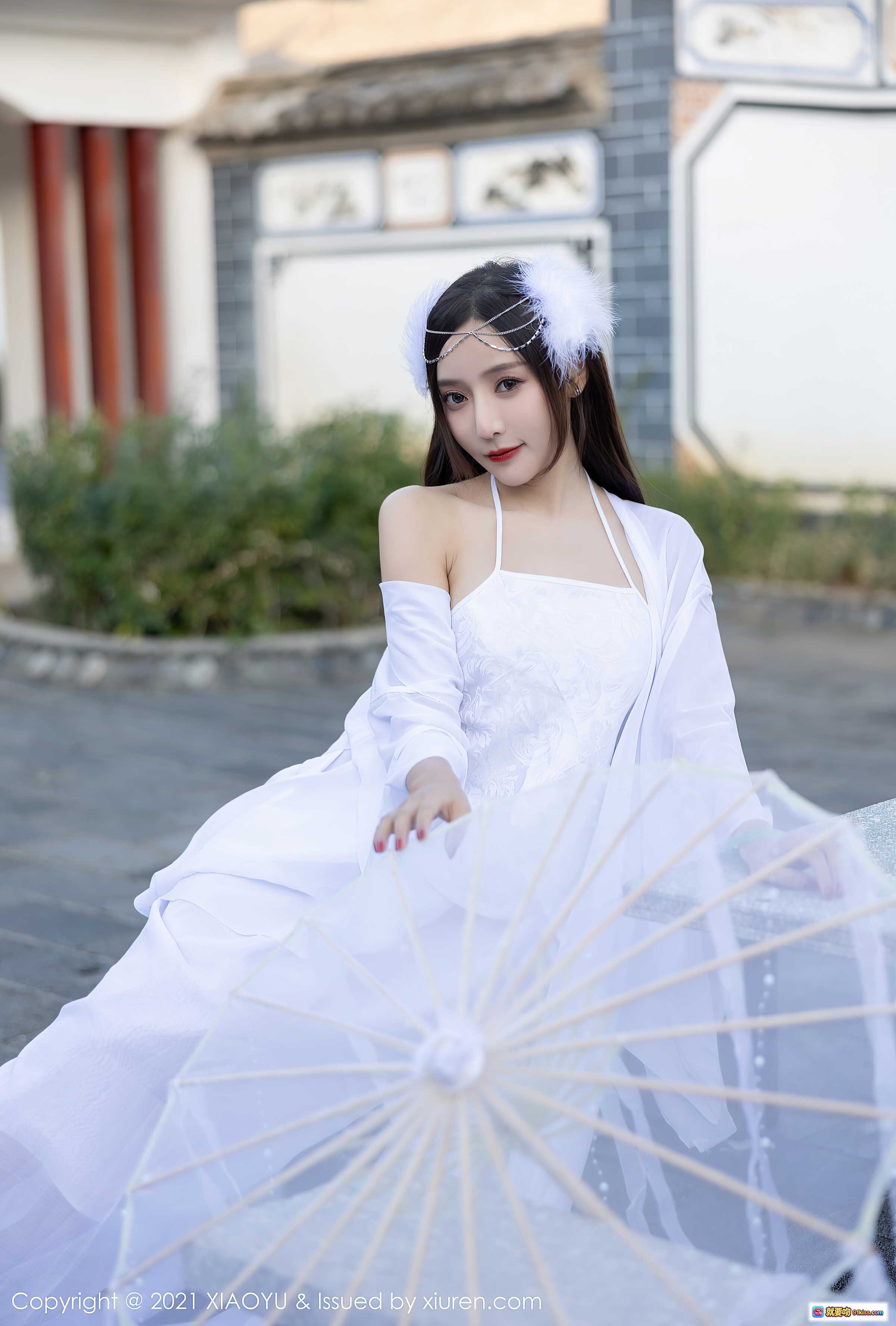 图片[2] - 王馨瑶yanni云南旅拍古风写真 白色汉服仙气飘逸 持伞古典美少女 传统建筑背景清新自然 - 就要吻
