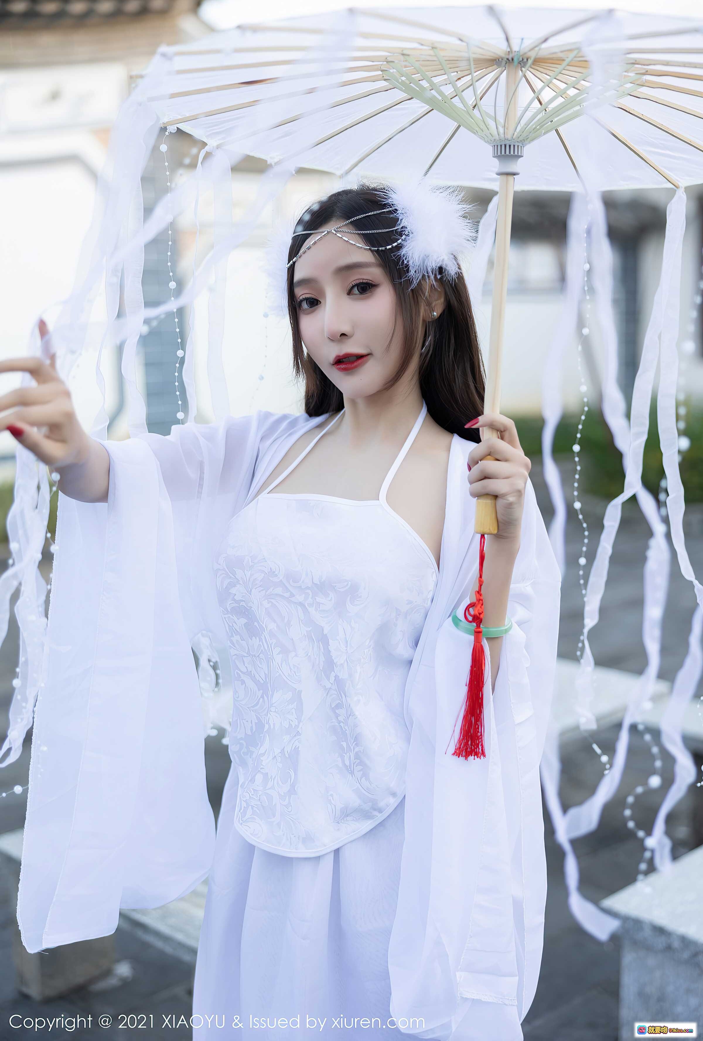 图片[4] - 王馨瑶yanni云南旅拍古风写真 白色汉服仙气飘逸 持伞古典美少女 传统建筑背景清新自然 - 就要吻