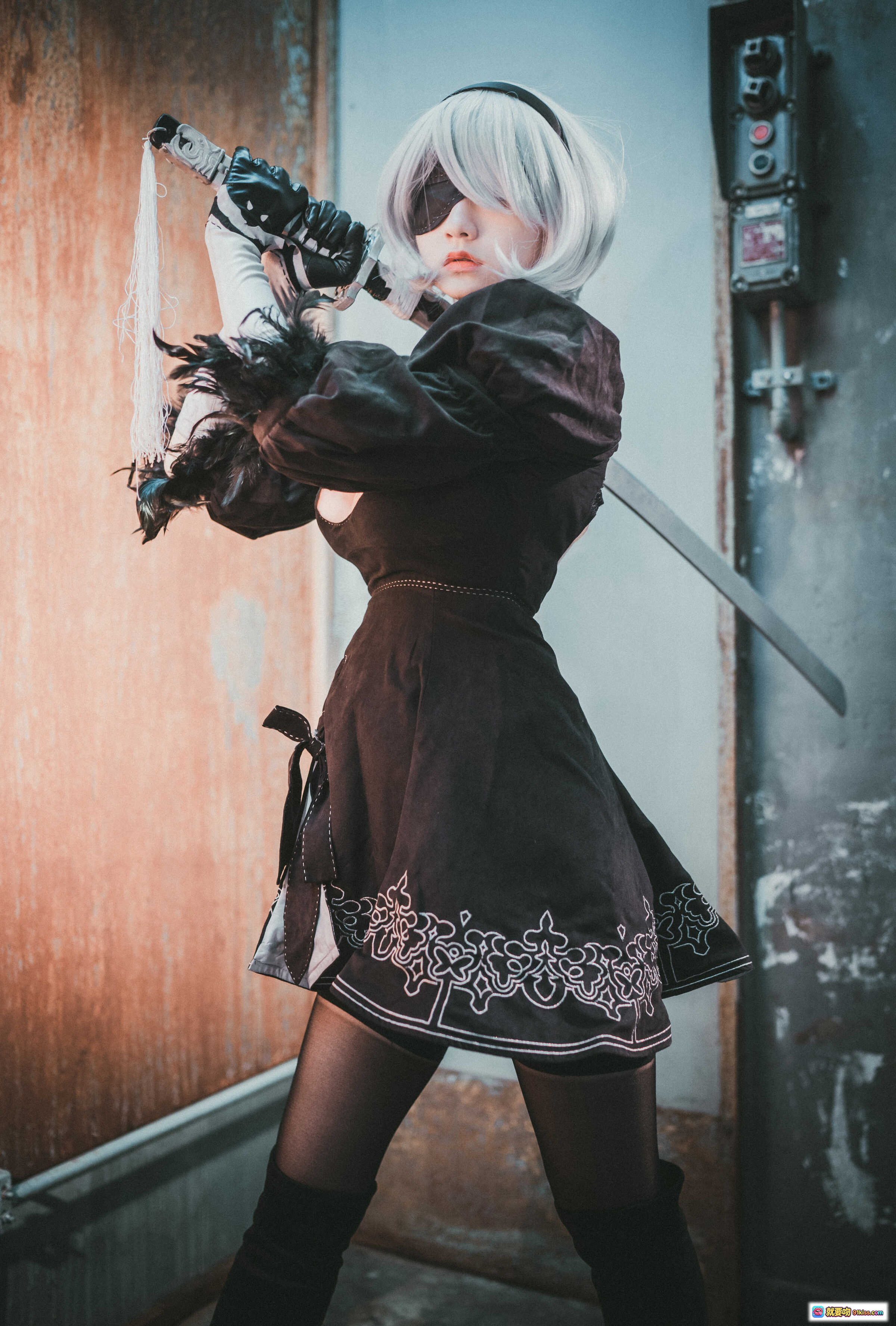 图片[6] - 韩国正妹Jenny Cosplay NieR Automata 2B 黑裙白发眼罩美腿写真 47P高清图集 - 就要吻