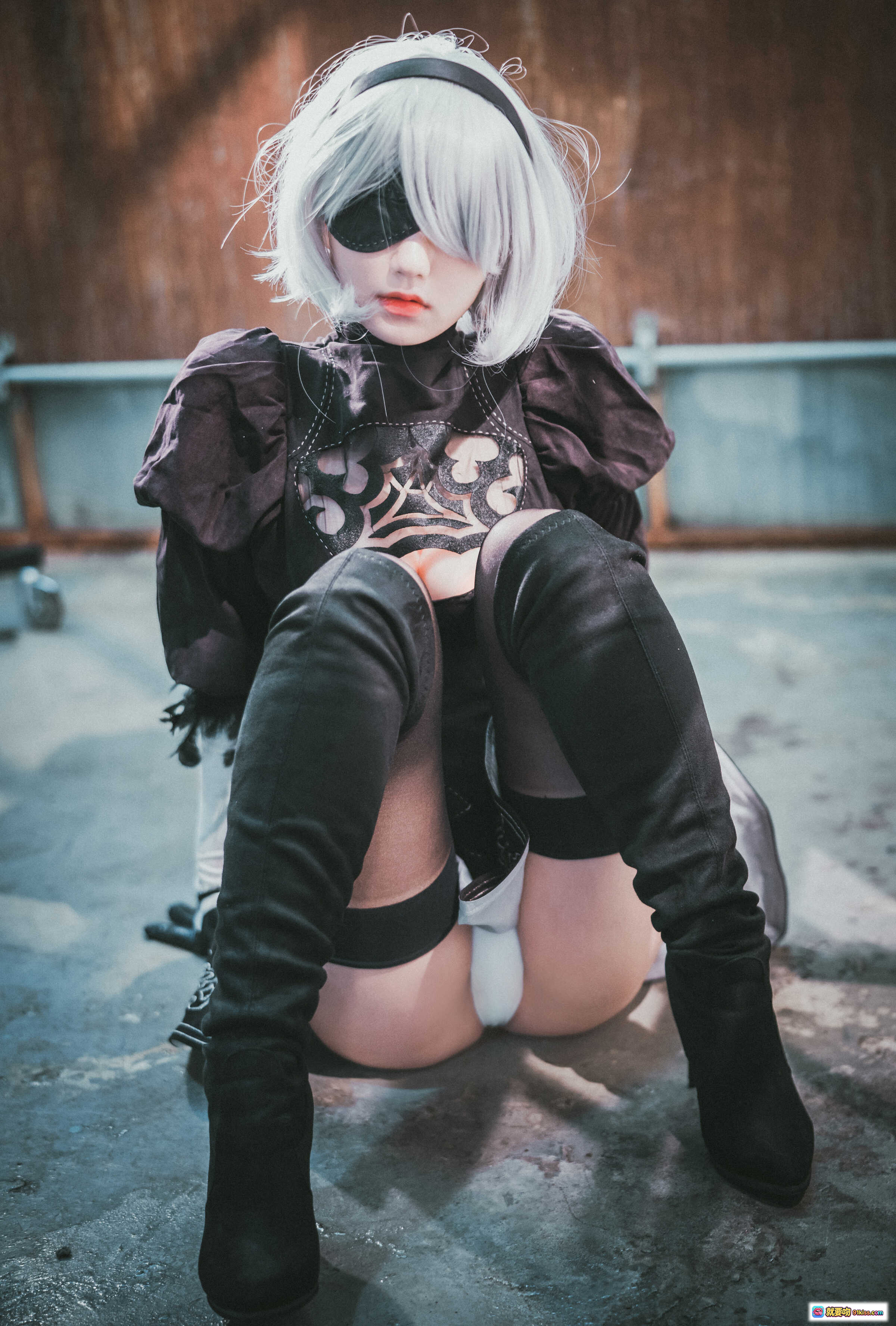 图片[5] - 韩国正妹Jenny Cosplay NieR Automata 2B 黑裙白发眼罩美腿写真 47P高清图集 - 就要吻