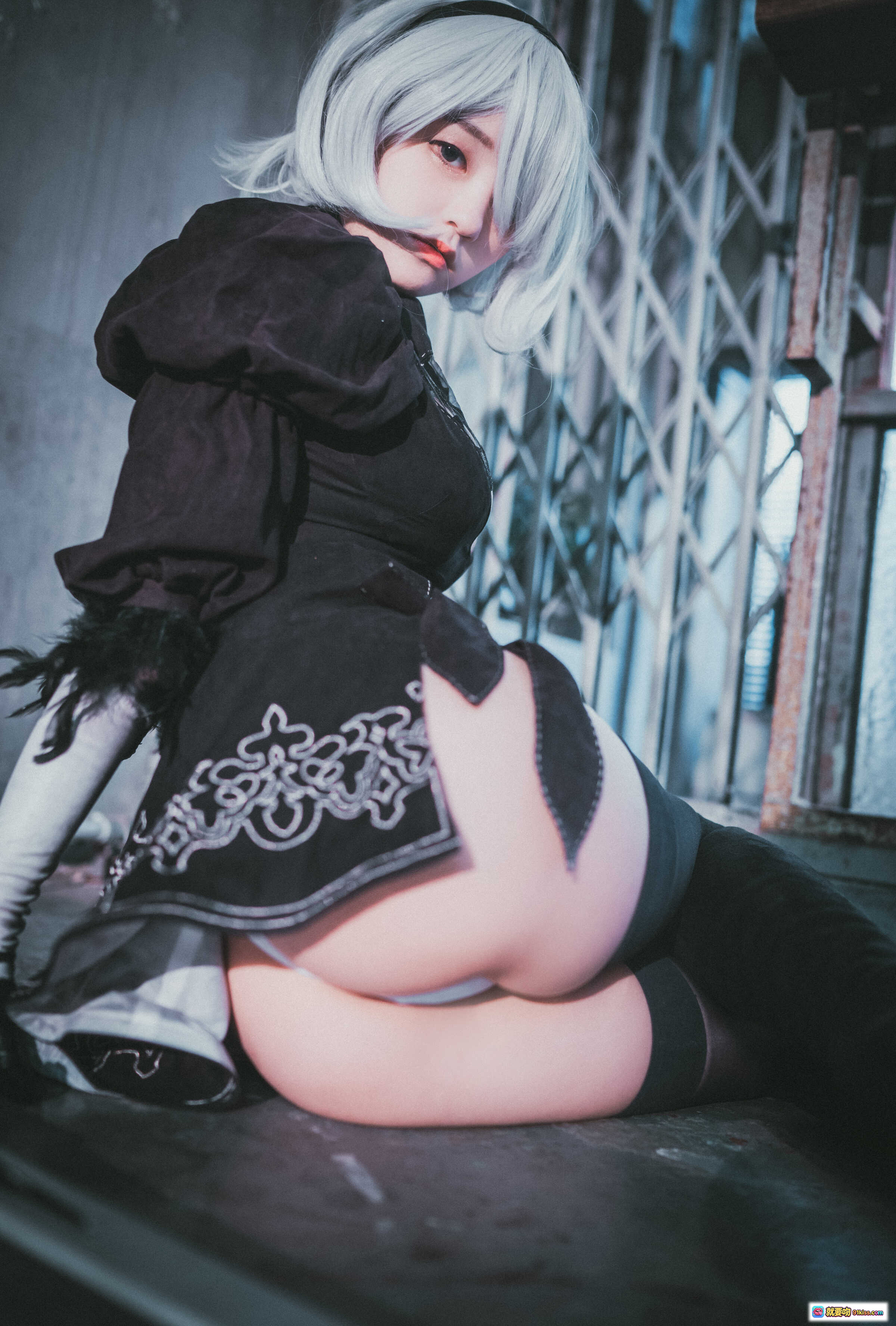 图片[10] - 韩国正妹Jenny Cosplay NieR Automata 2B 黑裙白发眼罩美腿写真 47P高清图集 - 就要吻