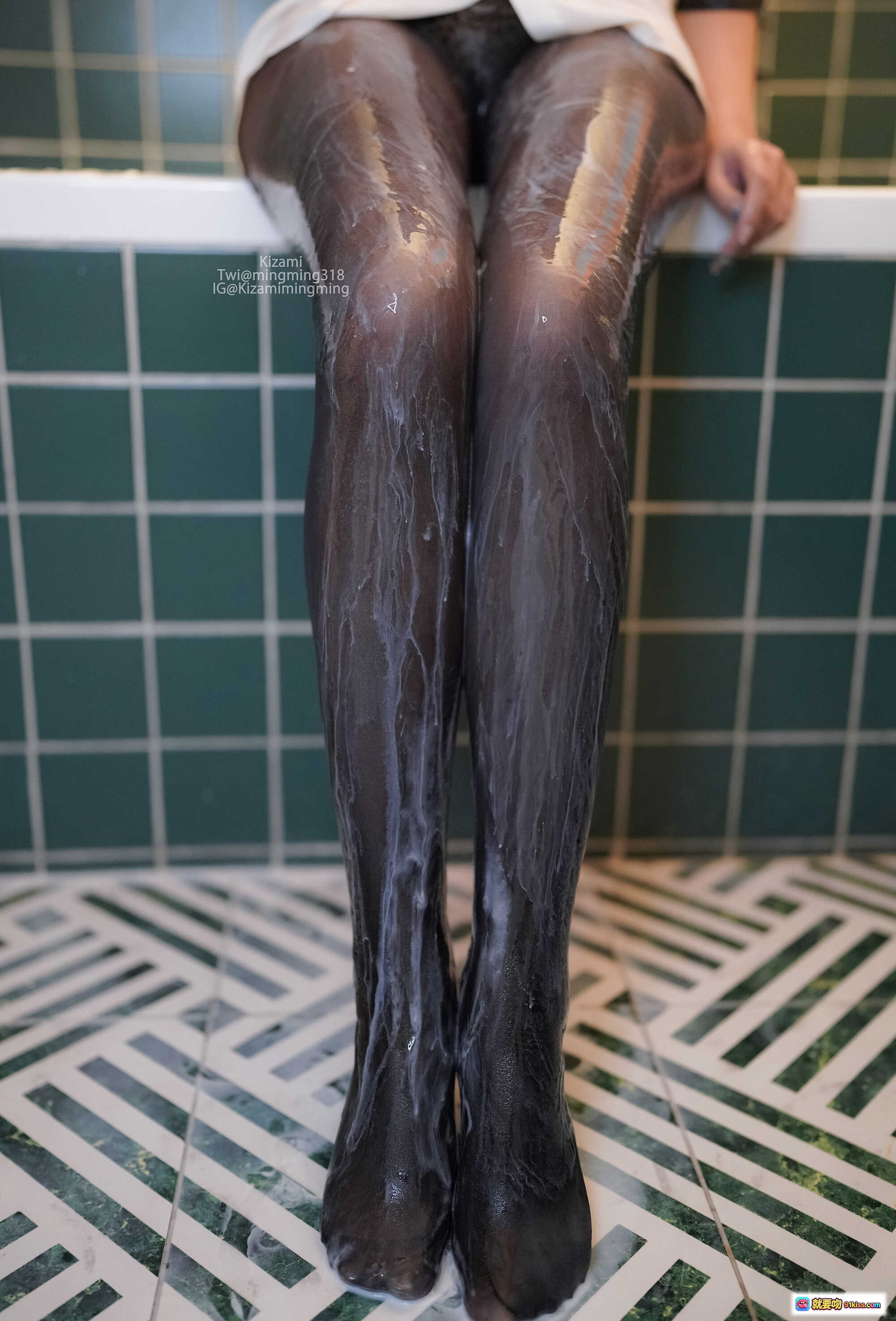 图片[3] - 铭铭Kizami Vol.038 自撮りVol.34 黑丝美腿湿滑特写 绿砖浴室私拍写真 126P高清图集 - 就要吻