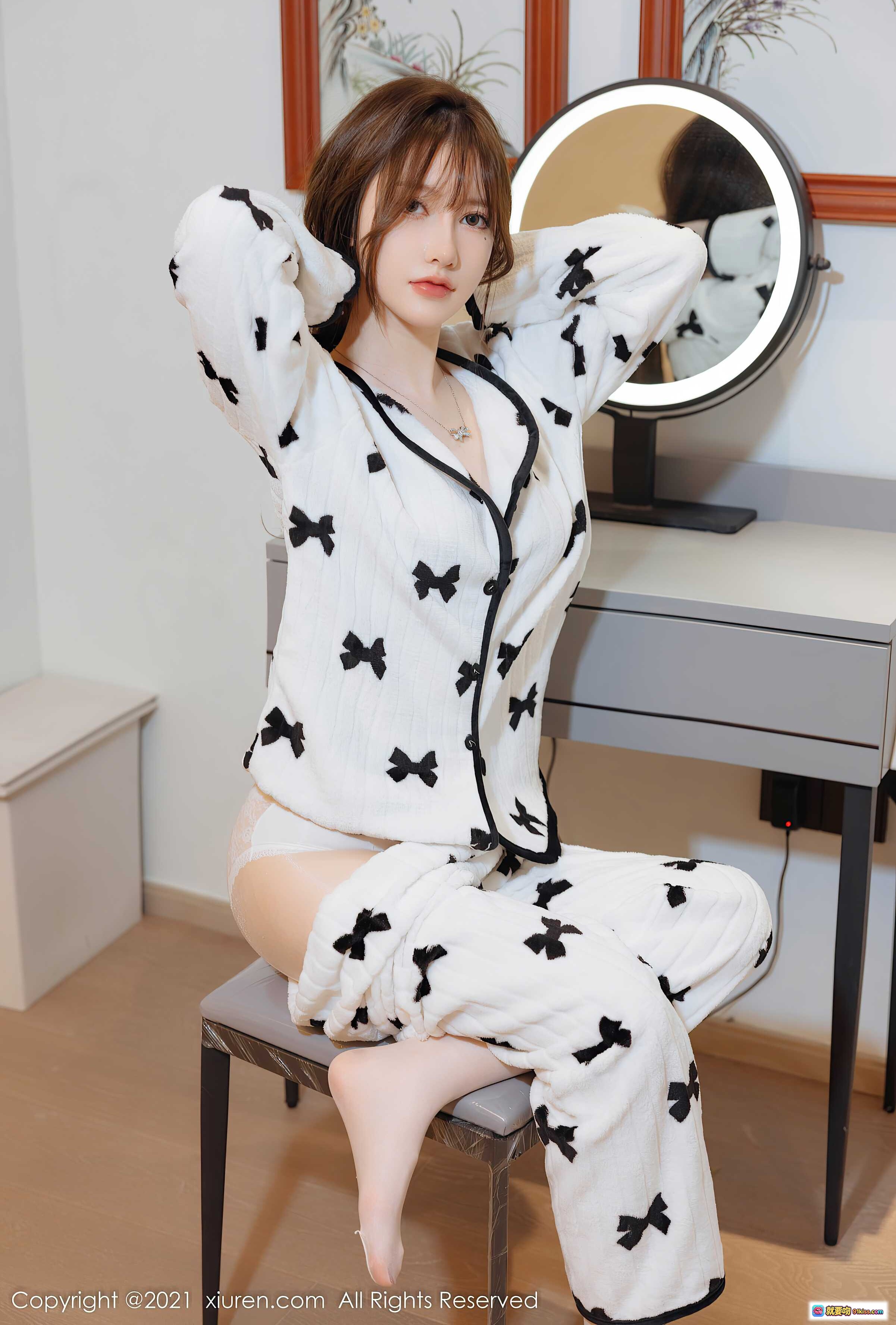 图片[9] - 美桃酱清纯甜美写真 | XiuRen秀人网2021.12.21 NO.4365 | 圆形LED化妆镜自拍 | 白色蝴蝶结上衣 | 甜美少女风 | 高清80+张 - 就要吻